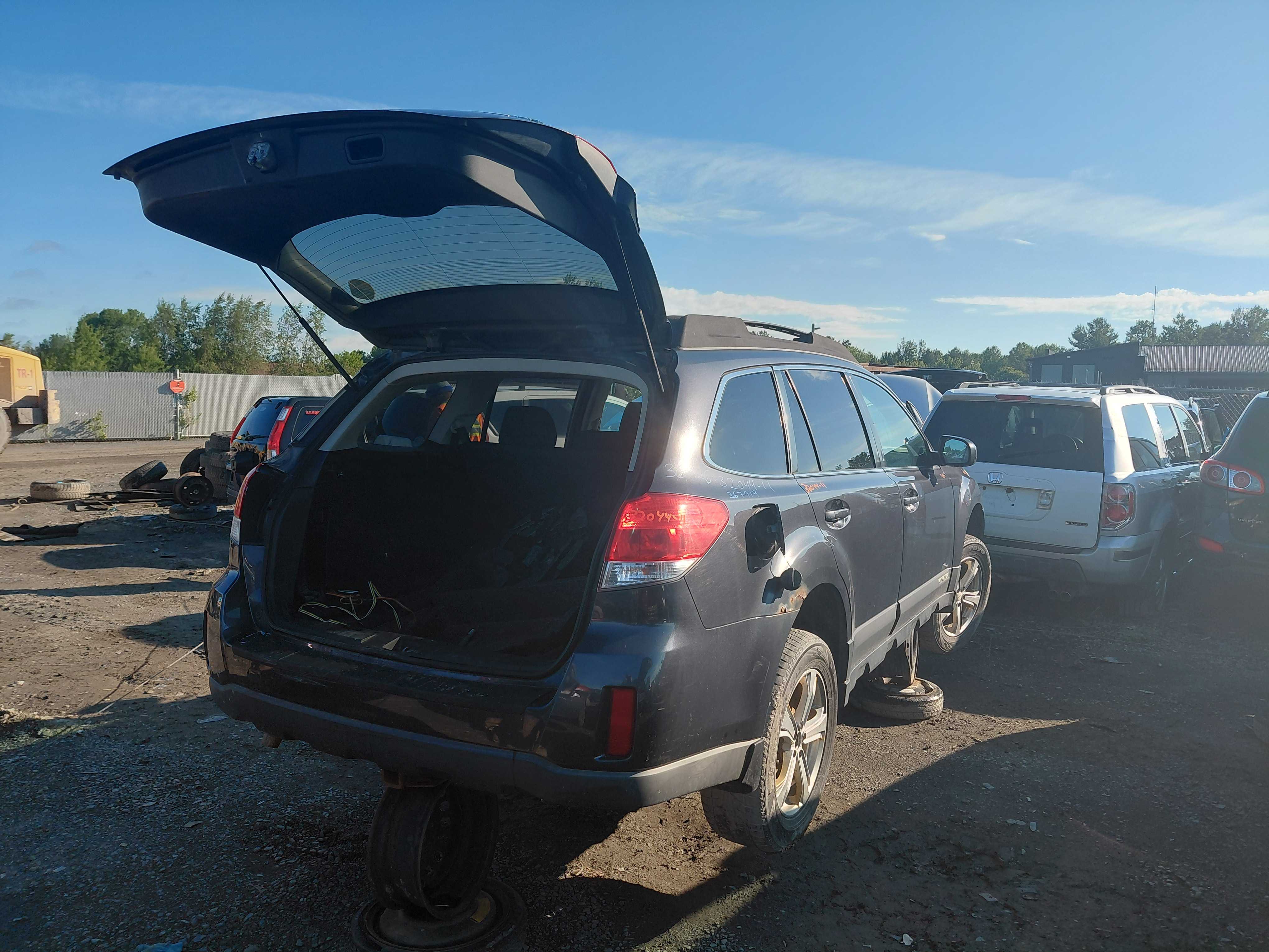 SUBARU OUTBACK 2011