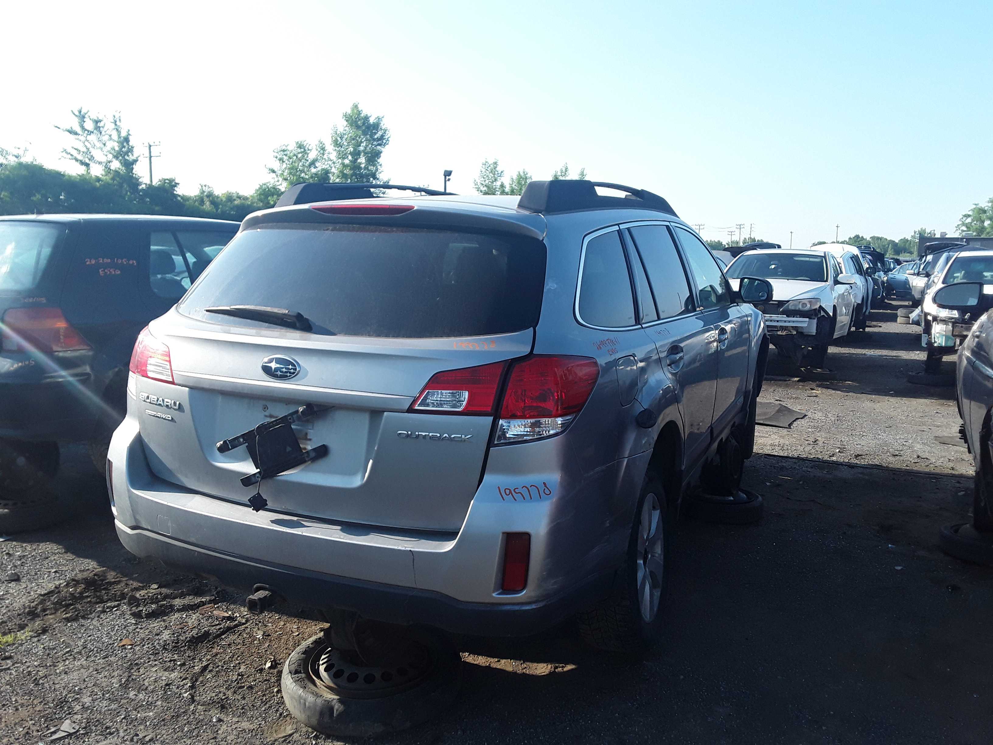 SUBARU OUTBACK 2011