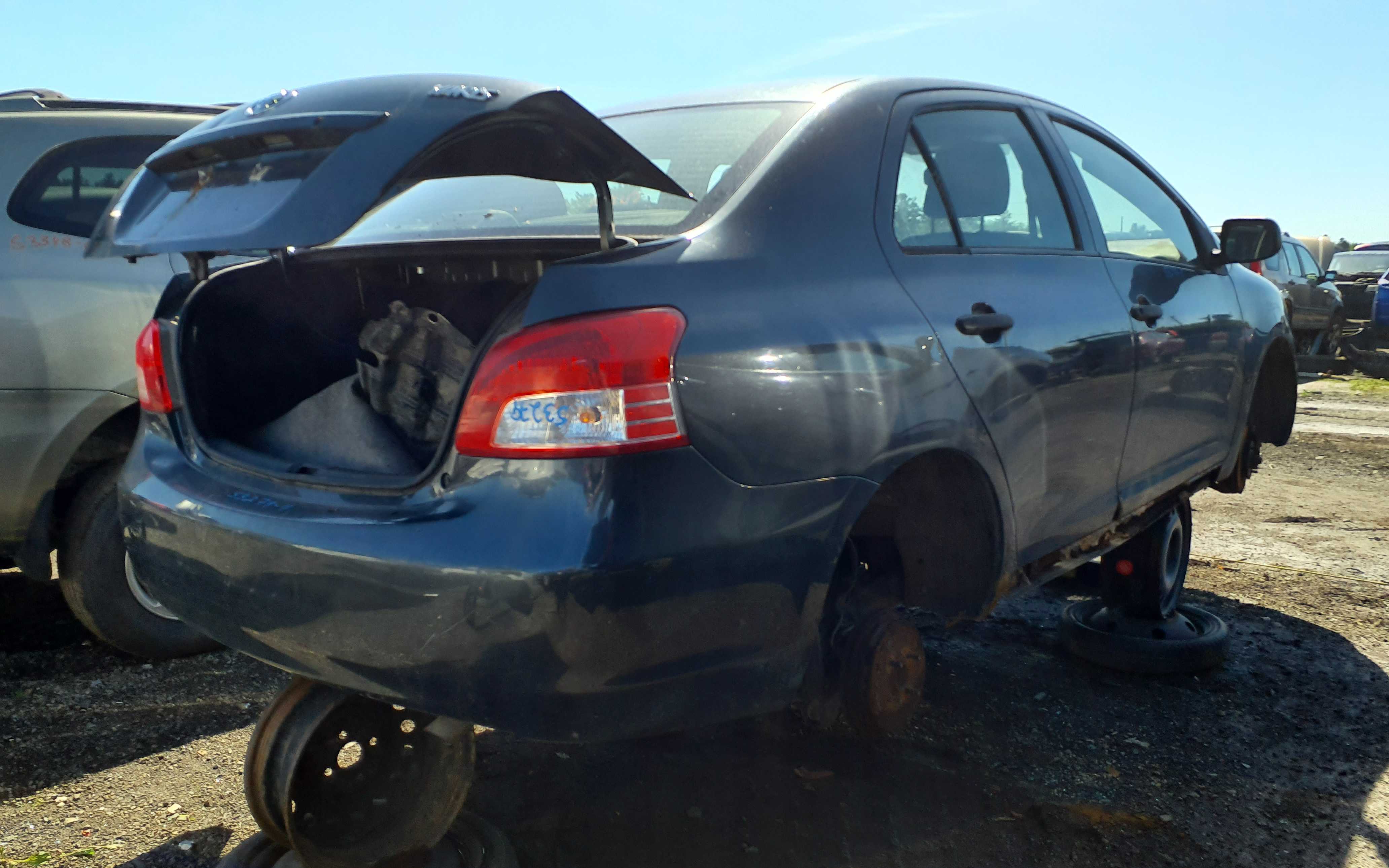 TOYOTA YARIS 2011