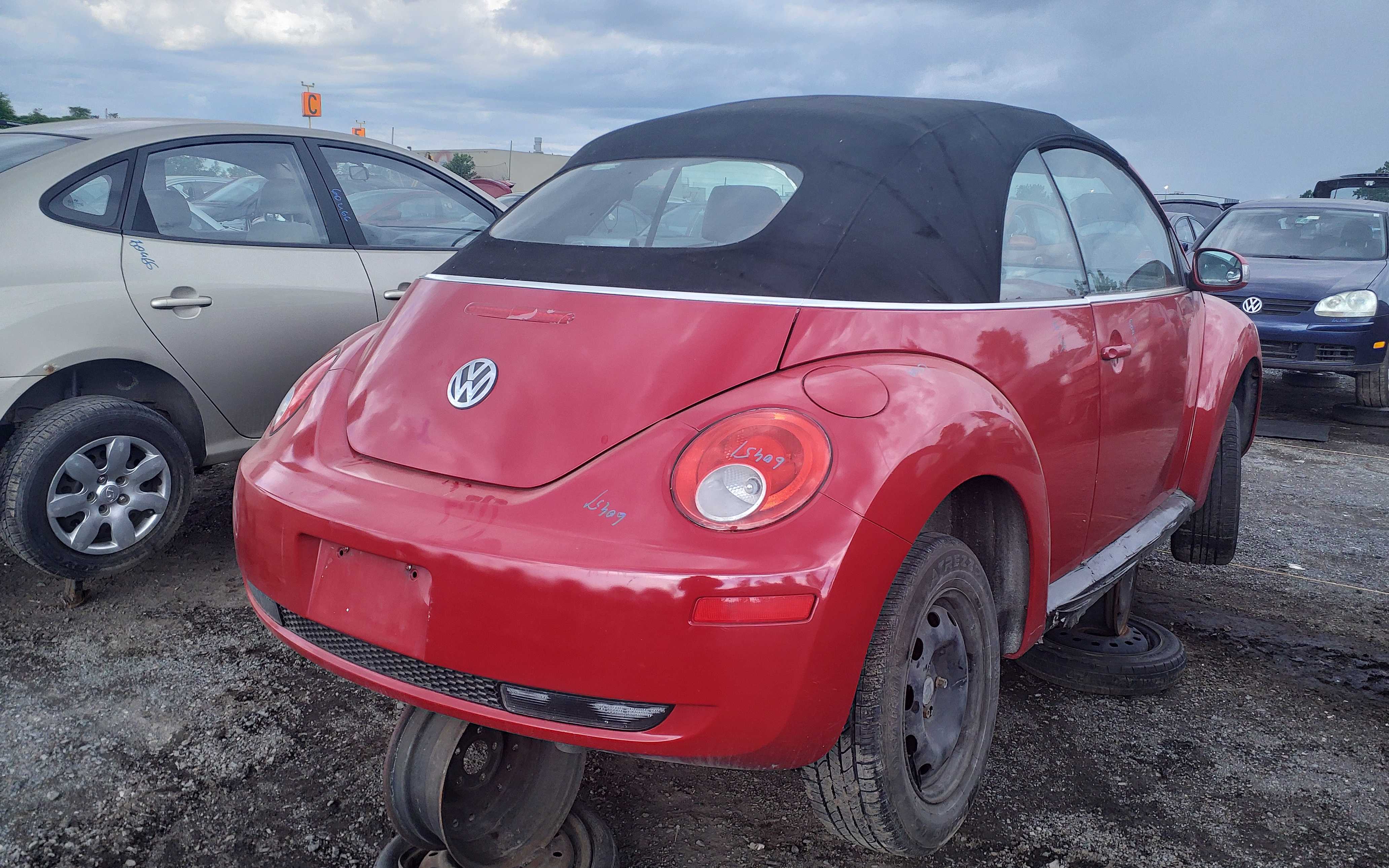 VOLKSWAGEN NEW BEETLE 2006