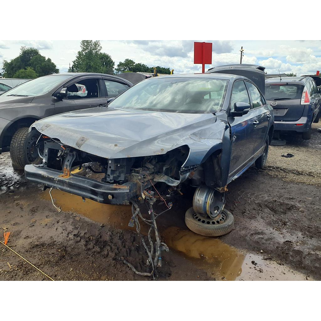 VOLKSWAGEN PASSAT 2013