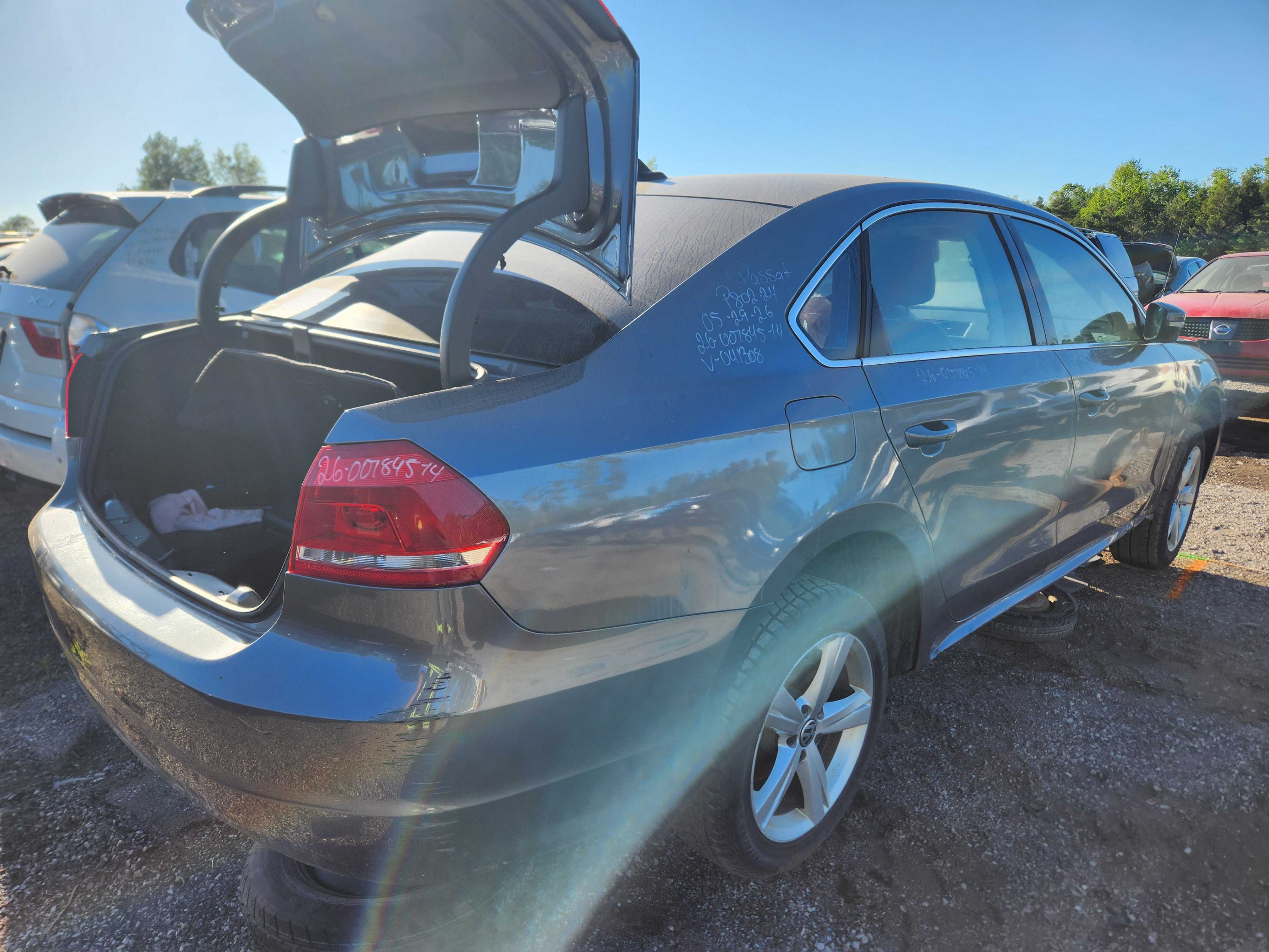 VOLKSWAGEN PASSAT 2014