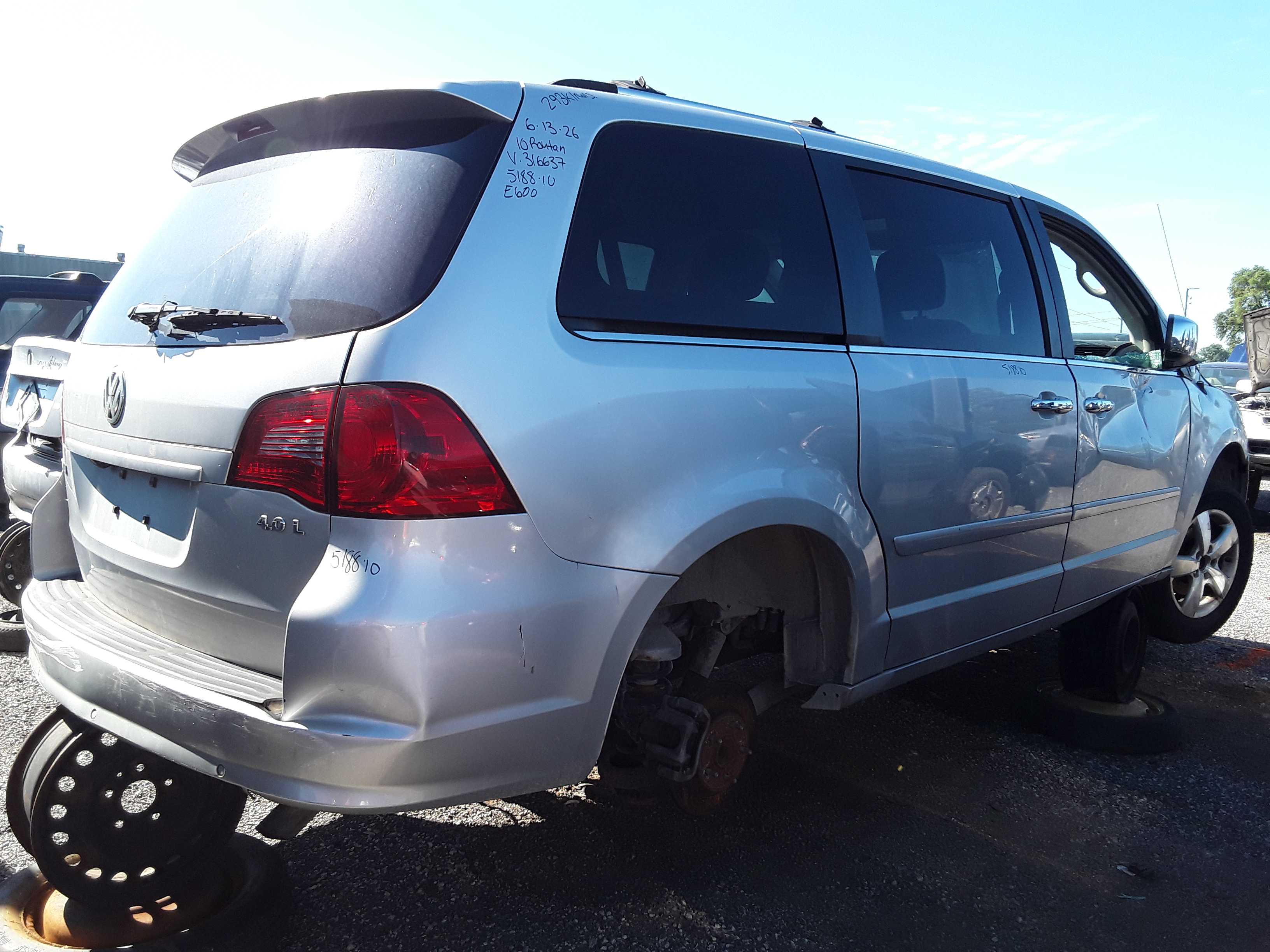 VOLKSWAGEN ROUTAN 2010