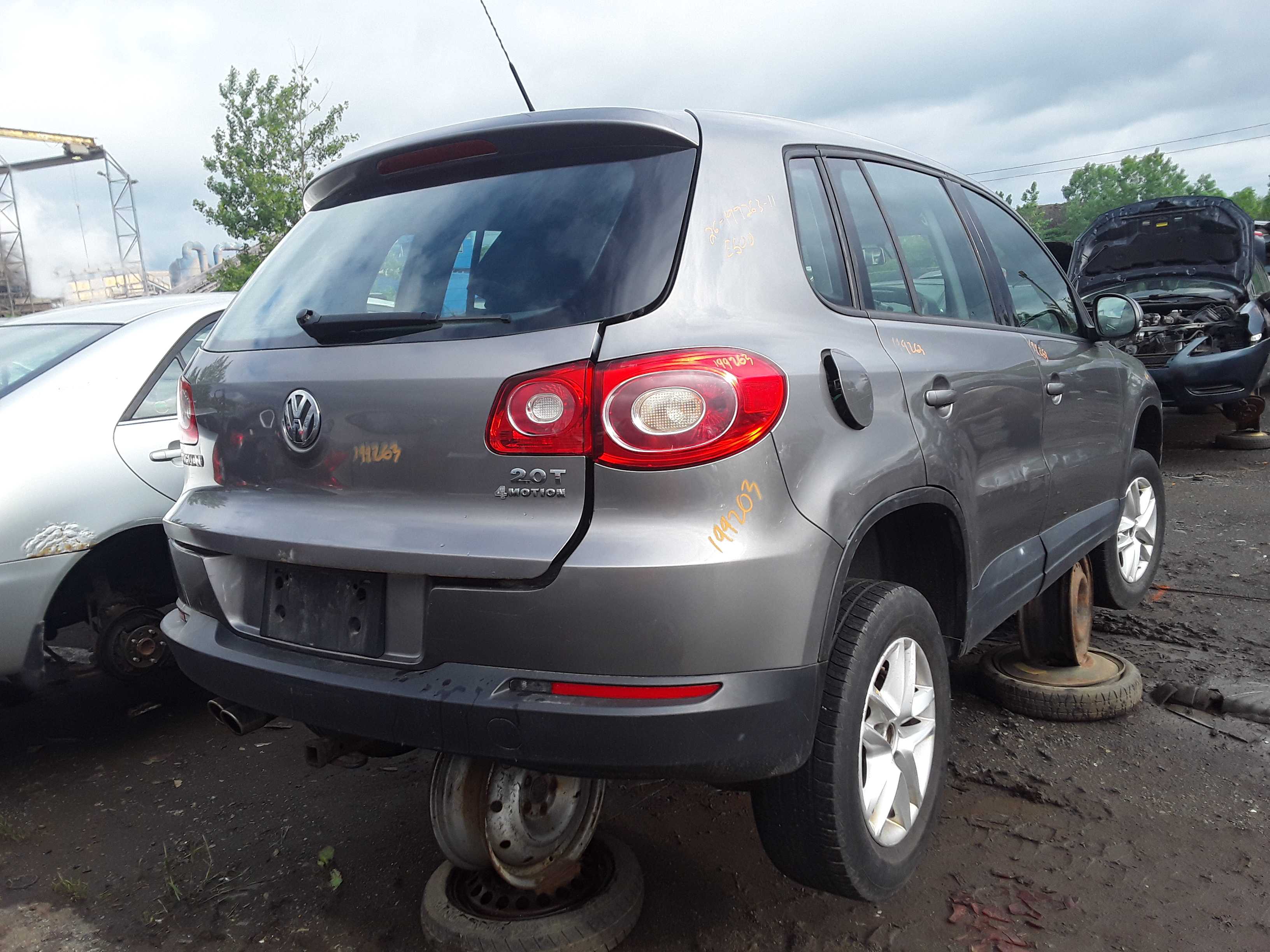 VOLKSWAGEN TIGUAN 2011