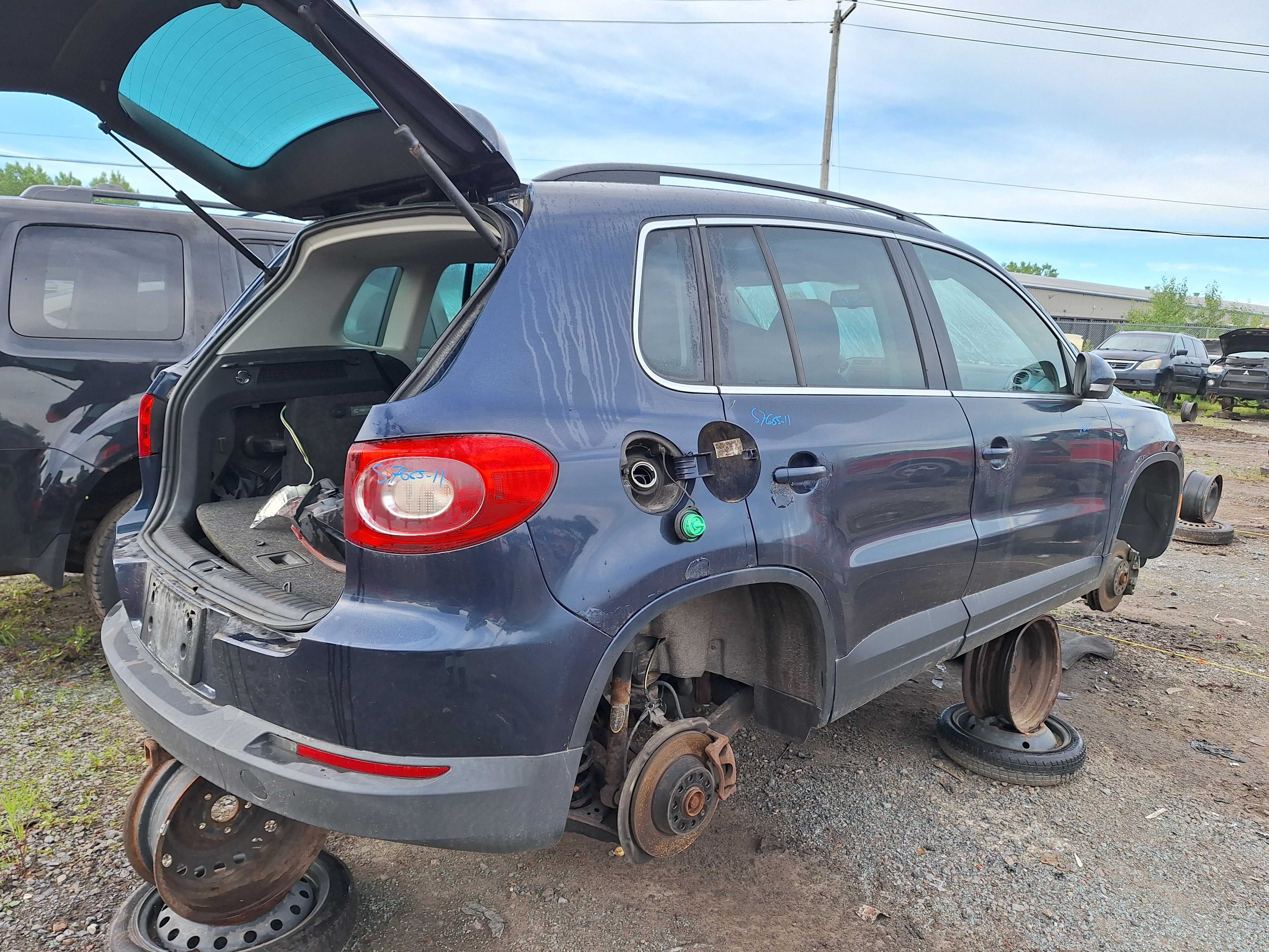 VOLKSWAGEN TIGUAN 2011