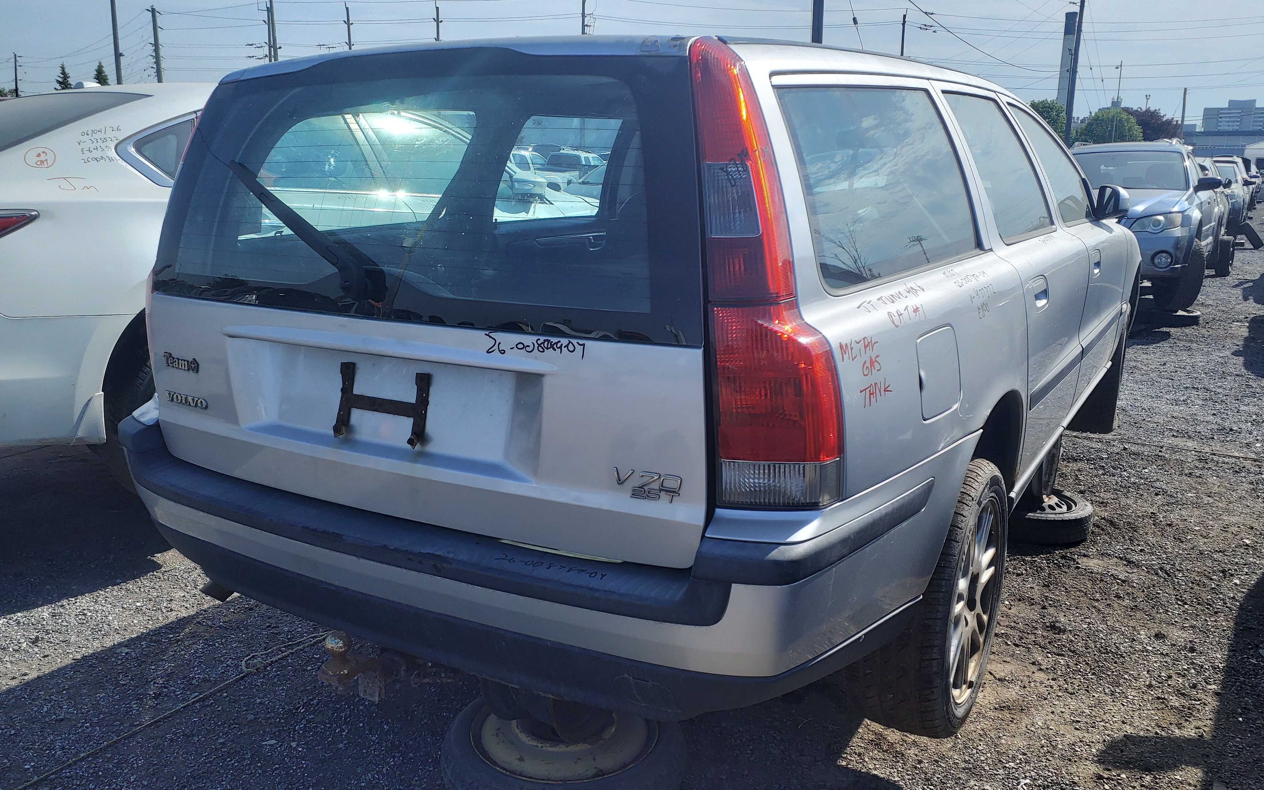 VOLVO V70 2004