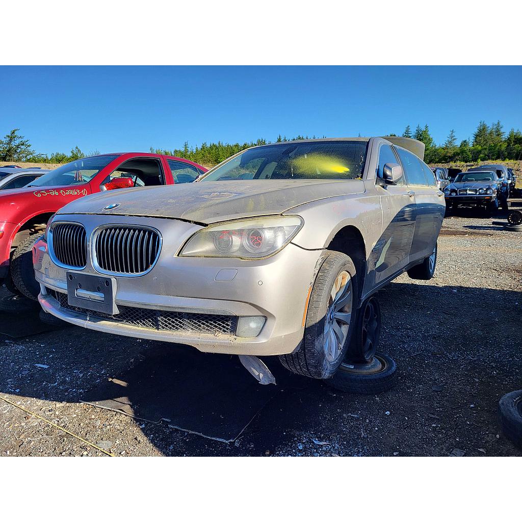 BMW 750 2011