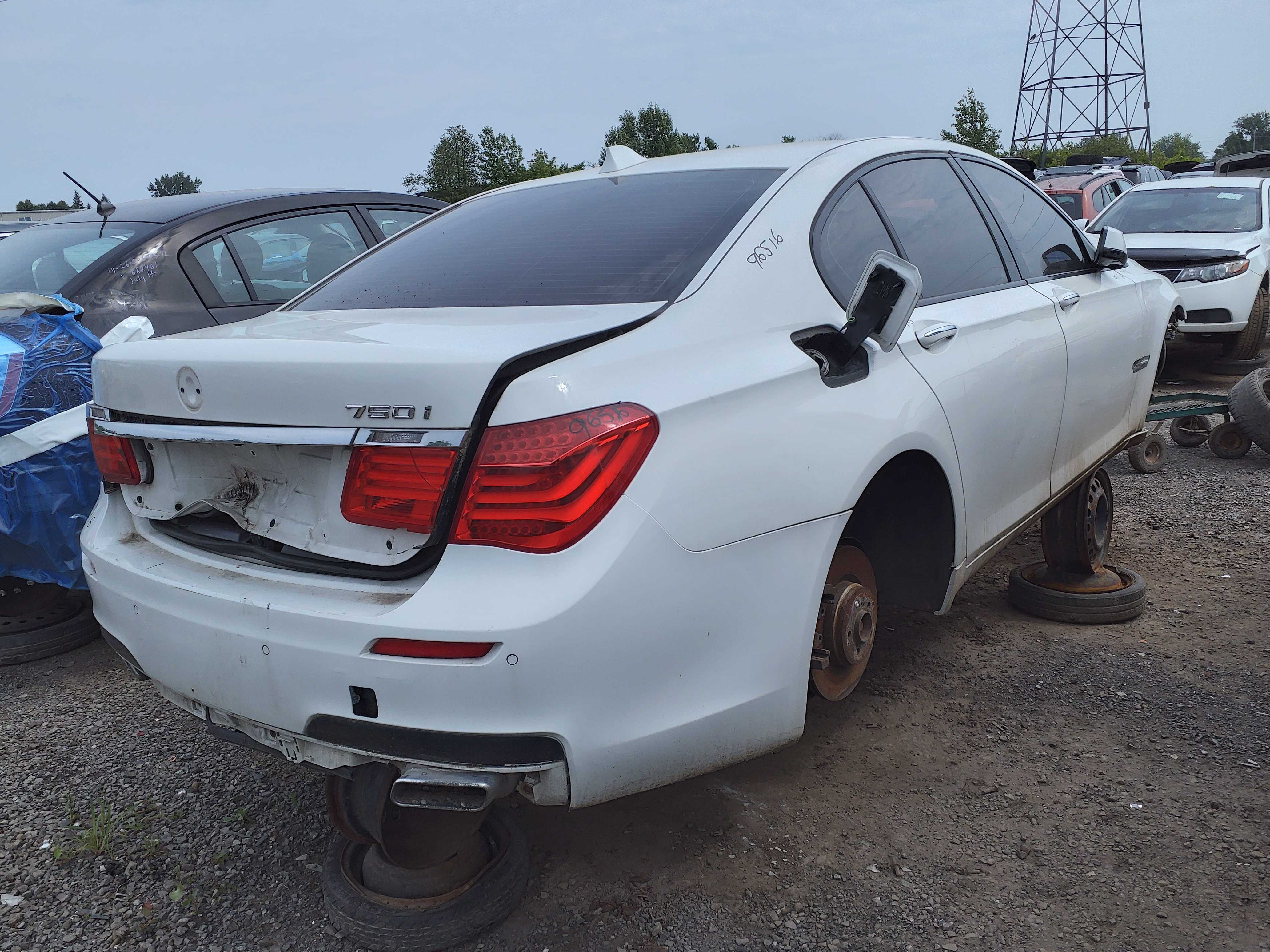 BMW 750 2012