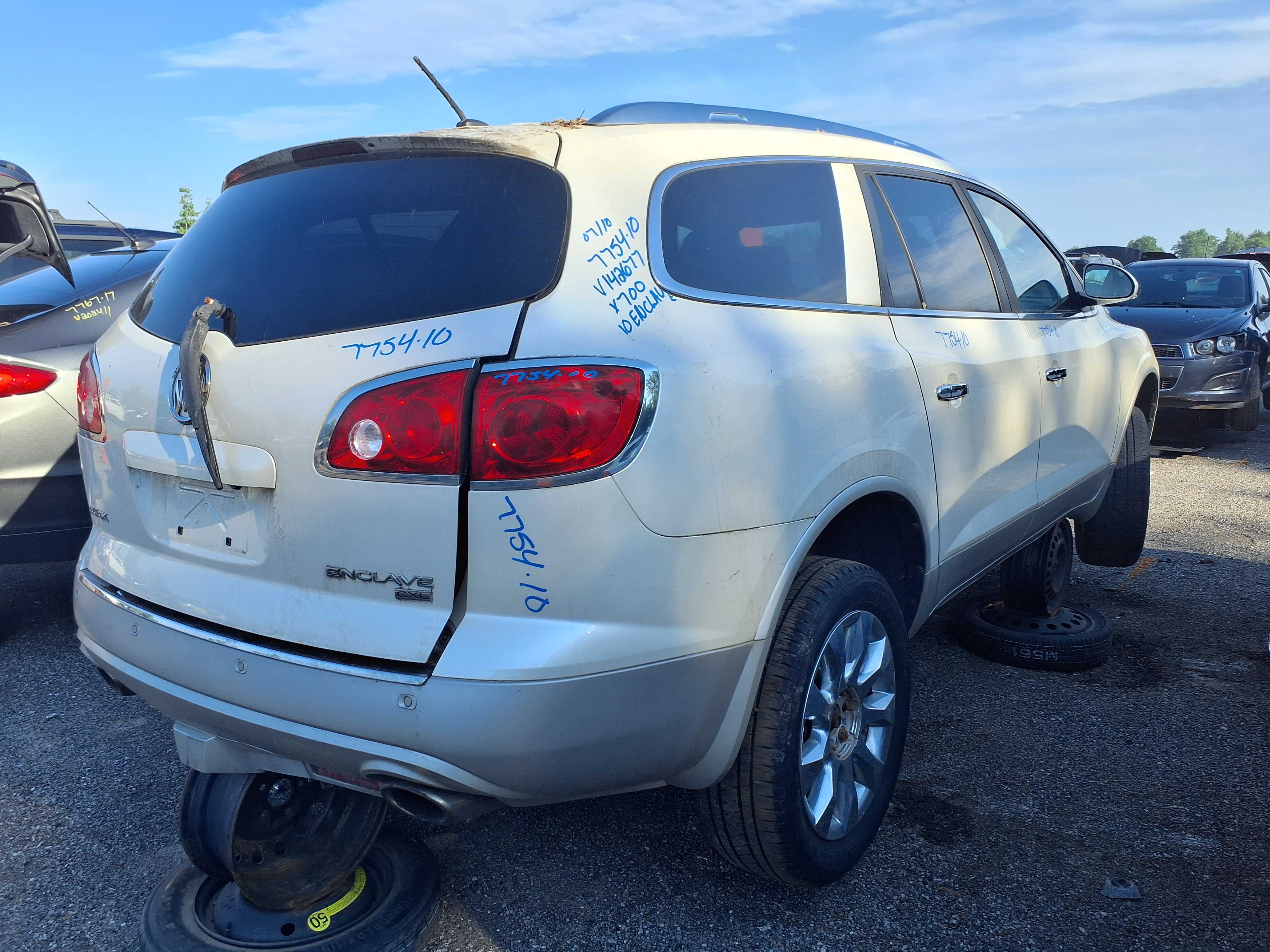 BUICK ENCLAVE 2010