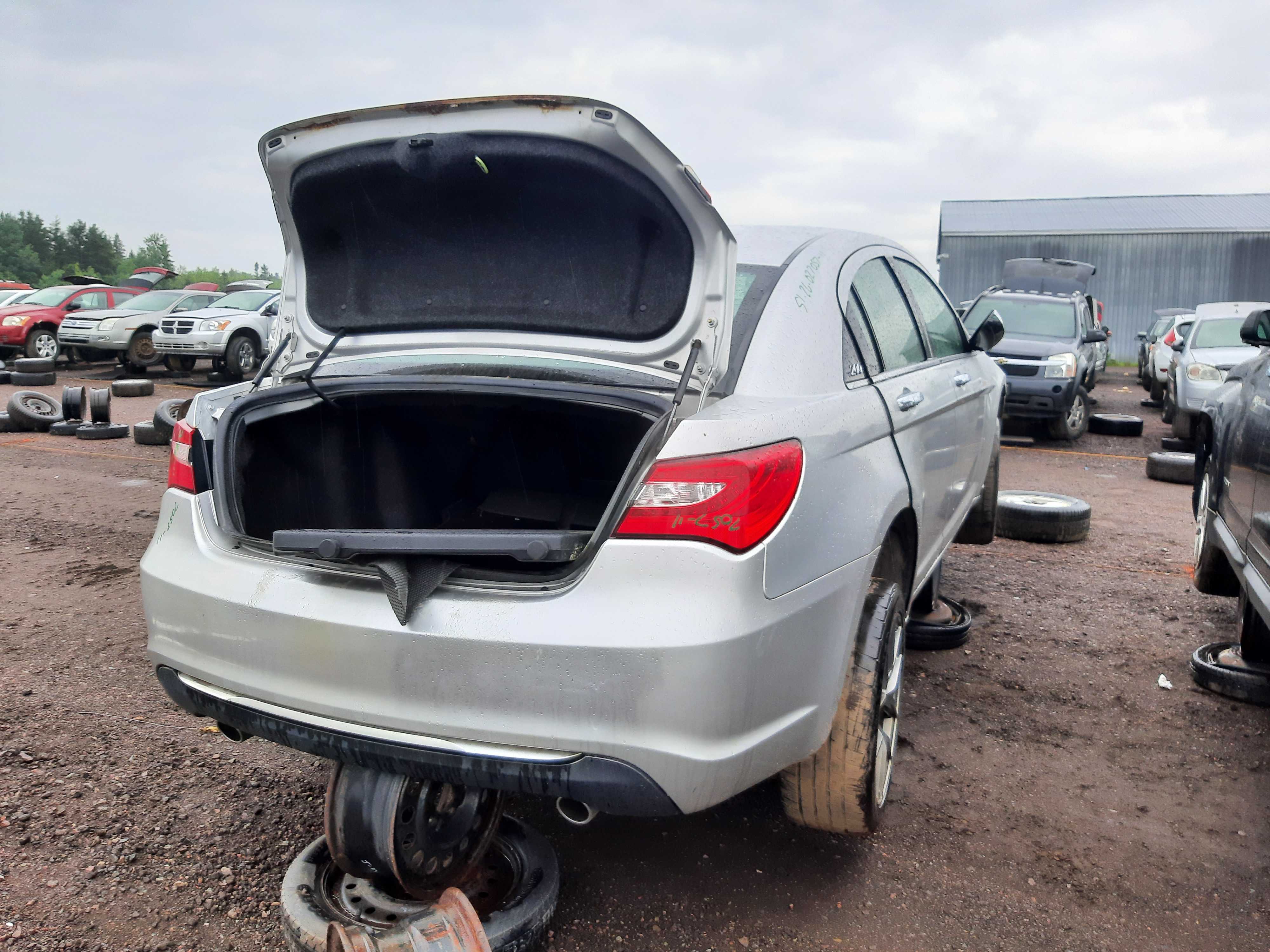 CHRYSLER 200 2011
