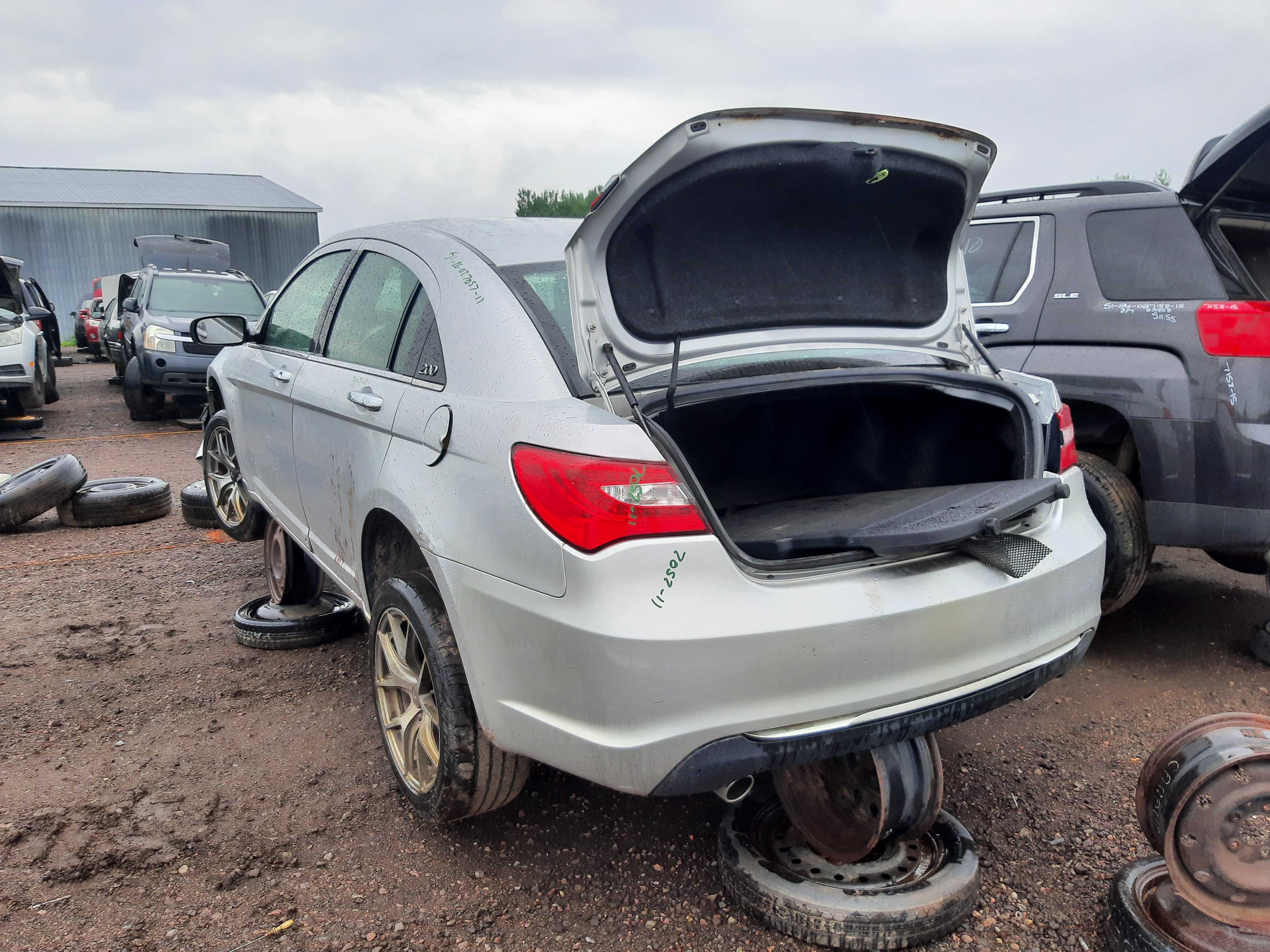 CHRYSLER 200 2011