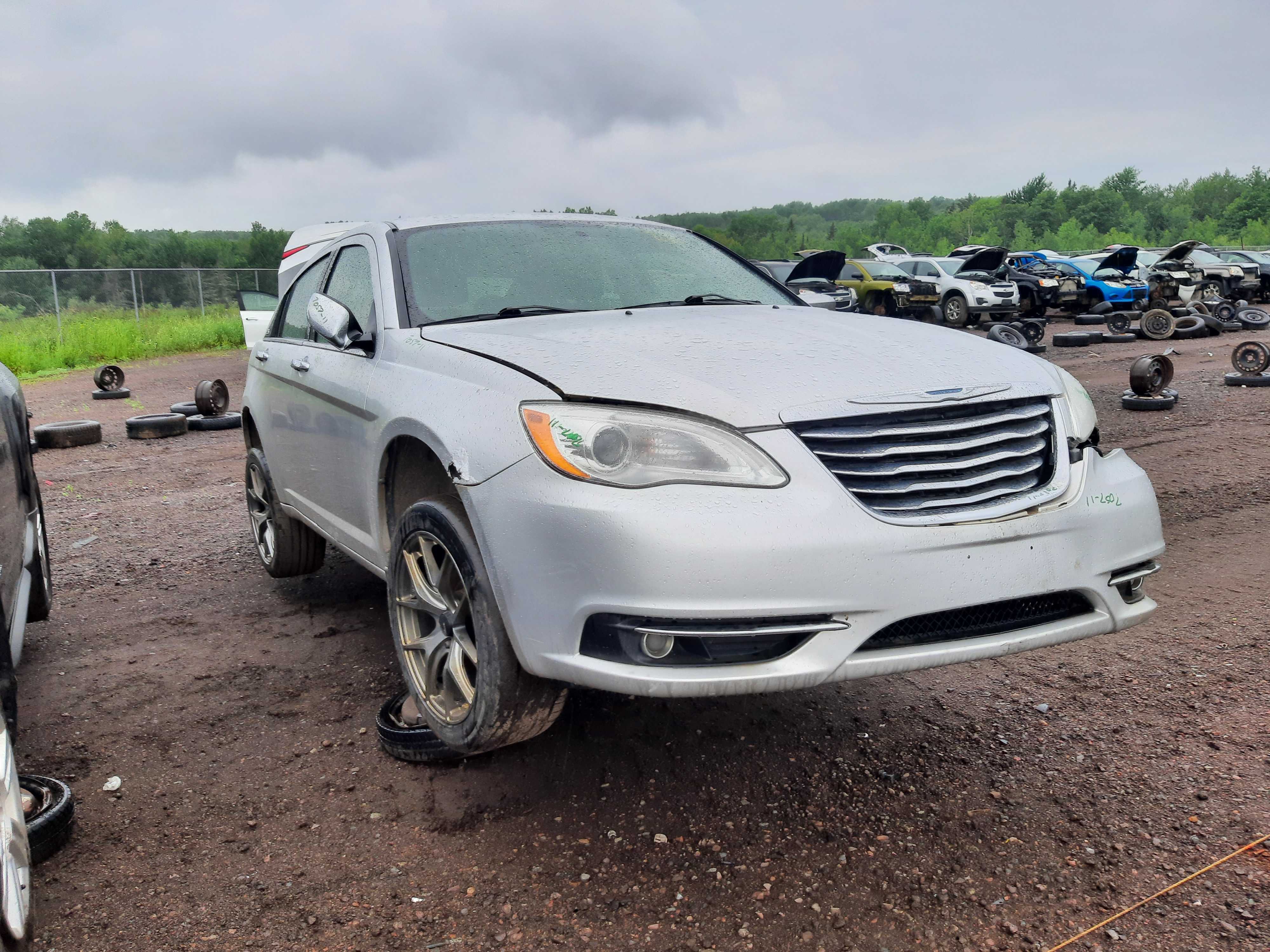CHRYSLER 200 2011