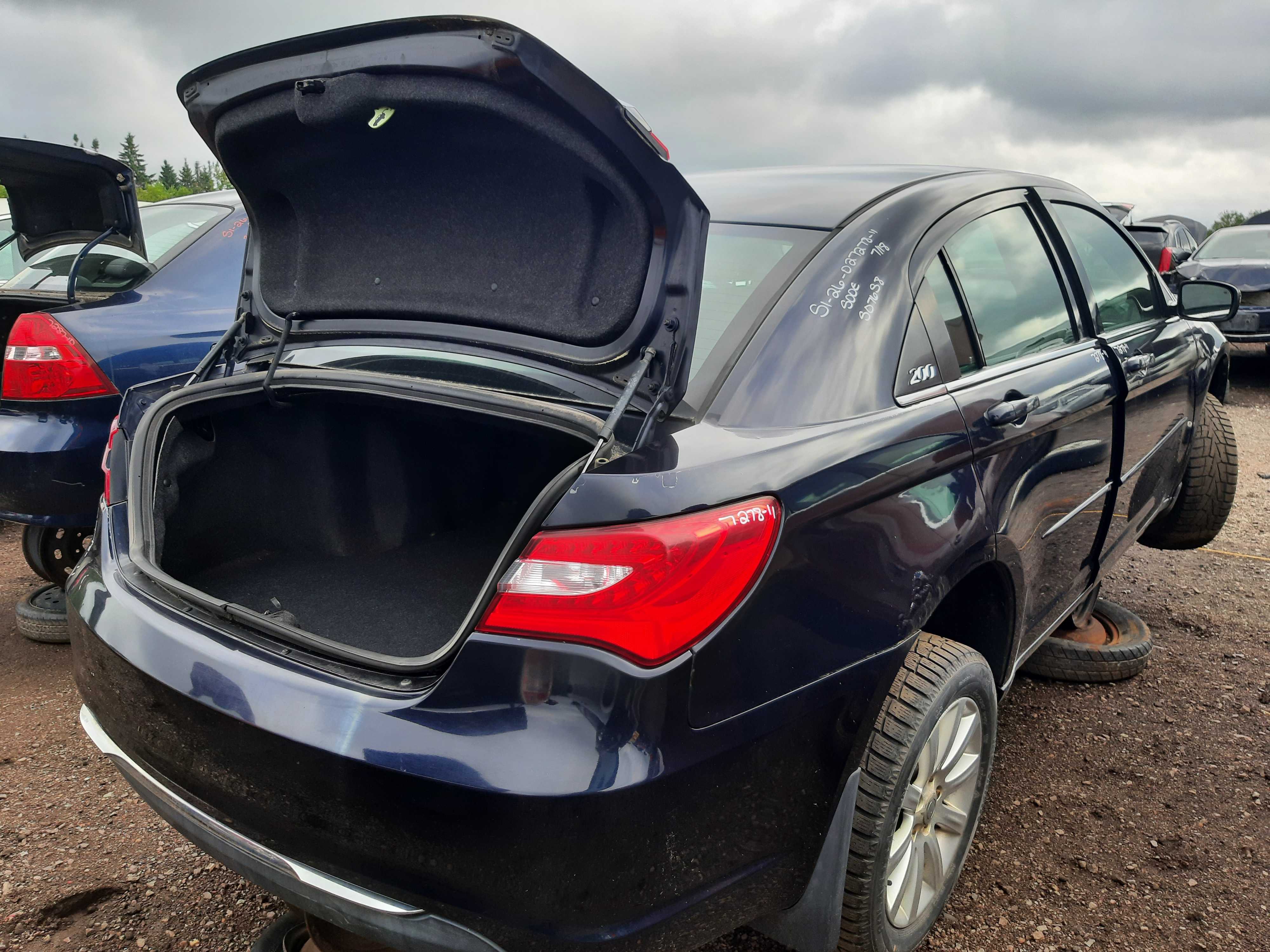 CHRYSLER 200 2011