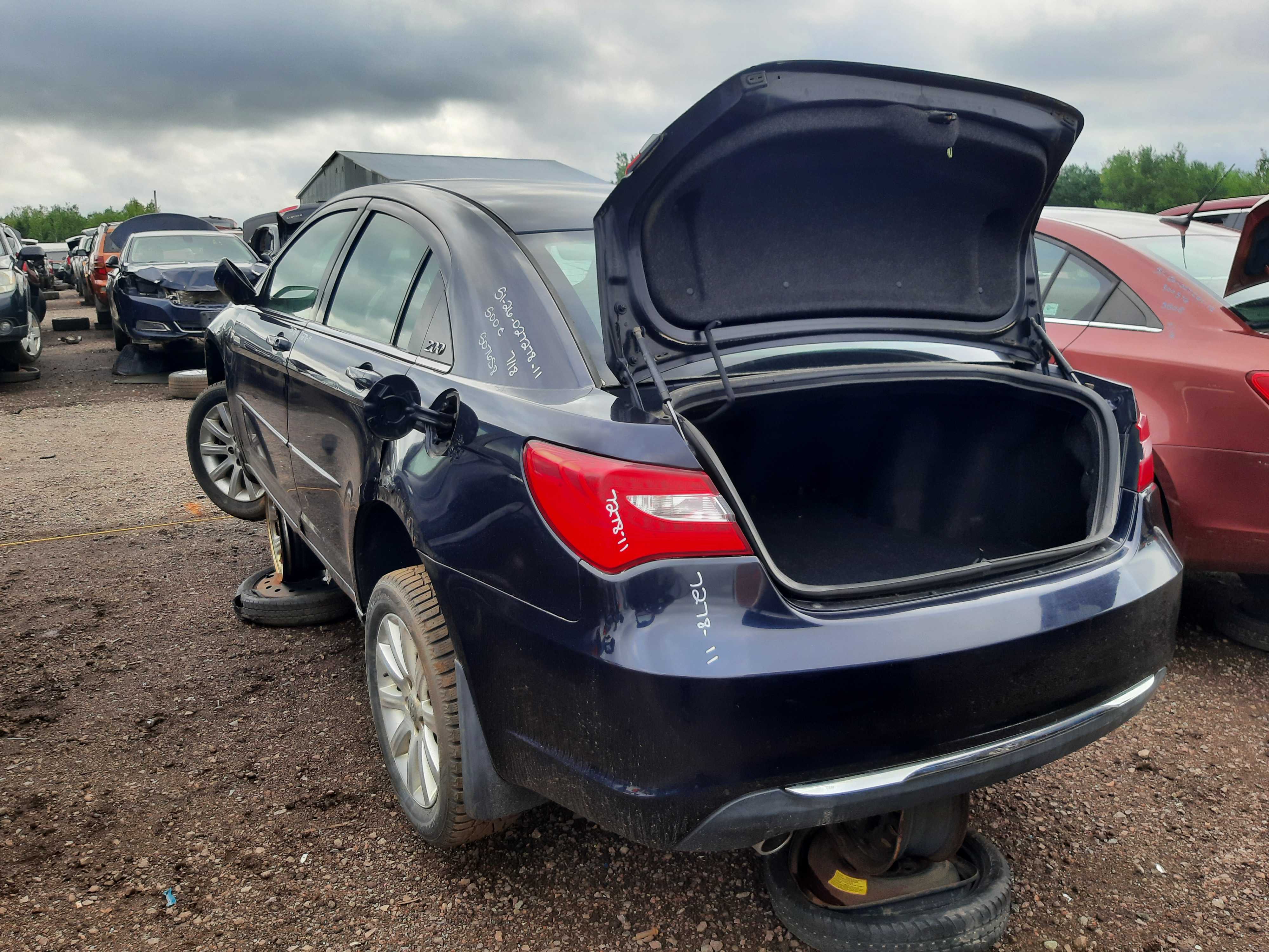 CHRYSLER 200 2011