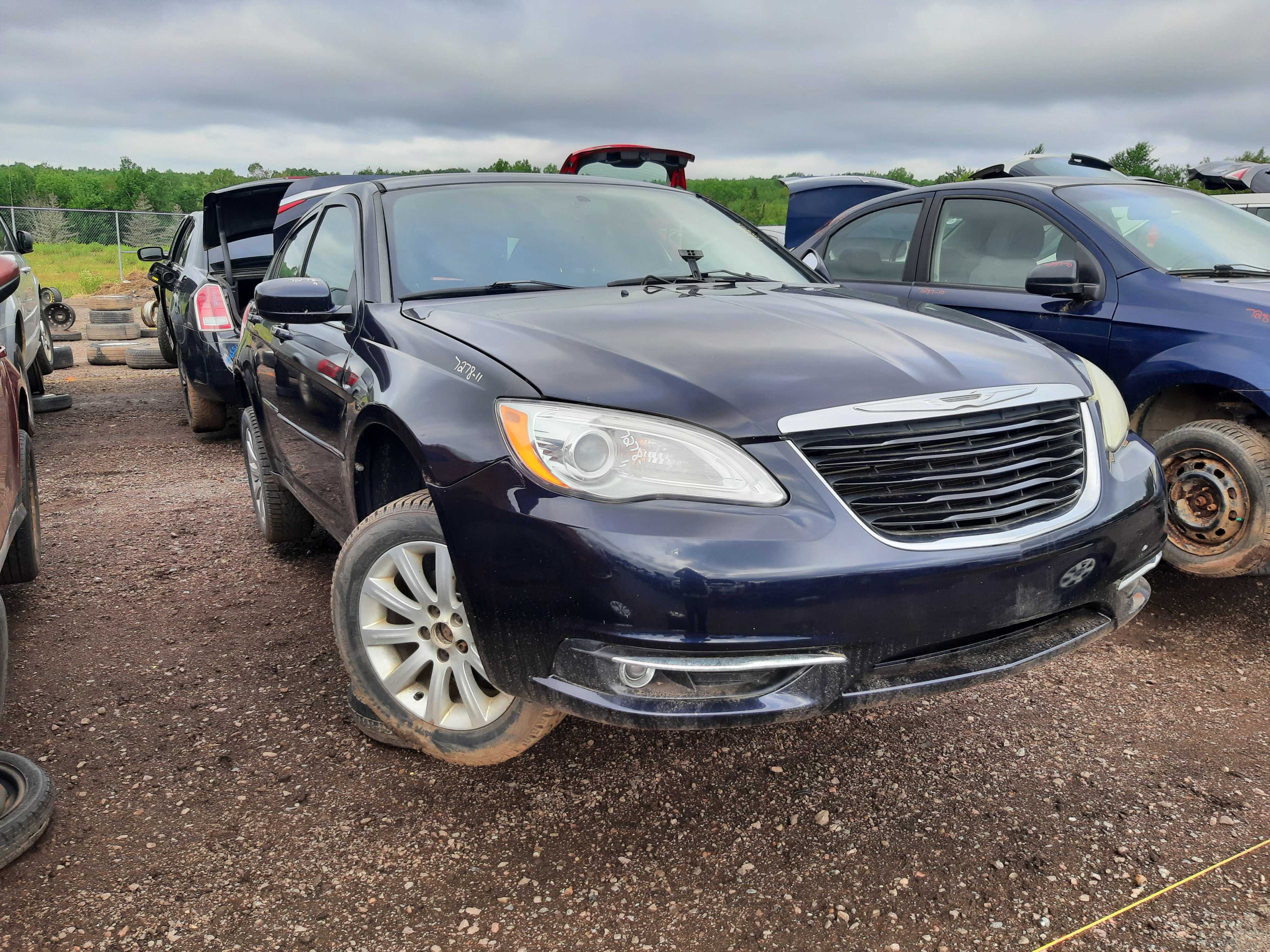 CHRYSLER 200 2011