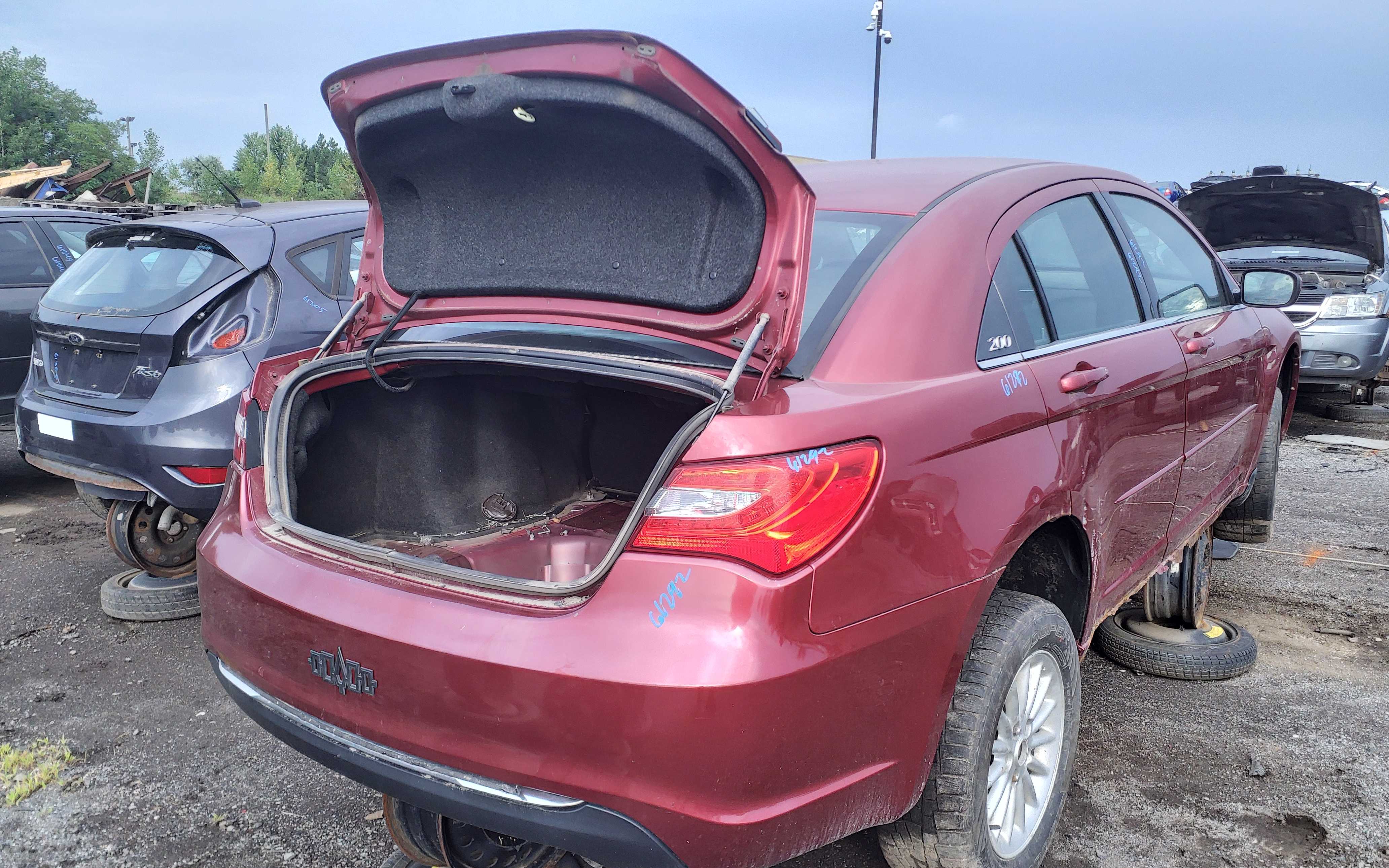 CHRYSLER 200 2011