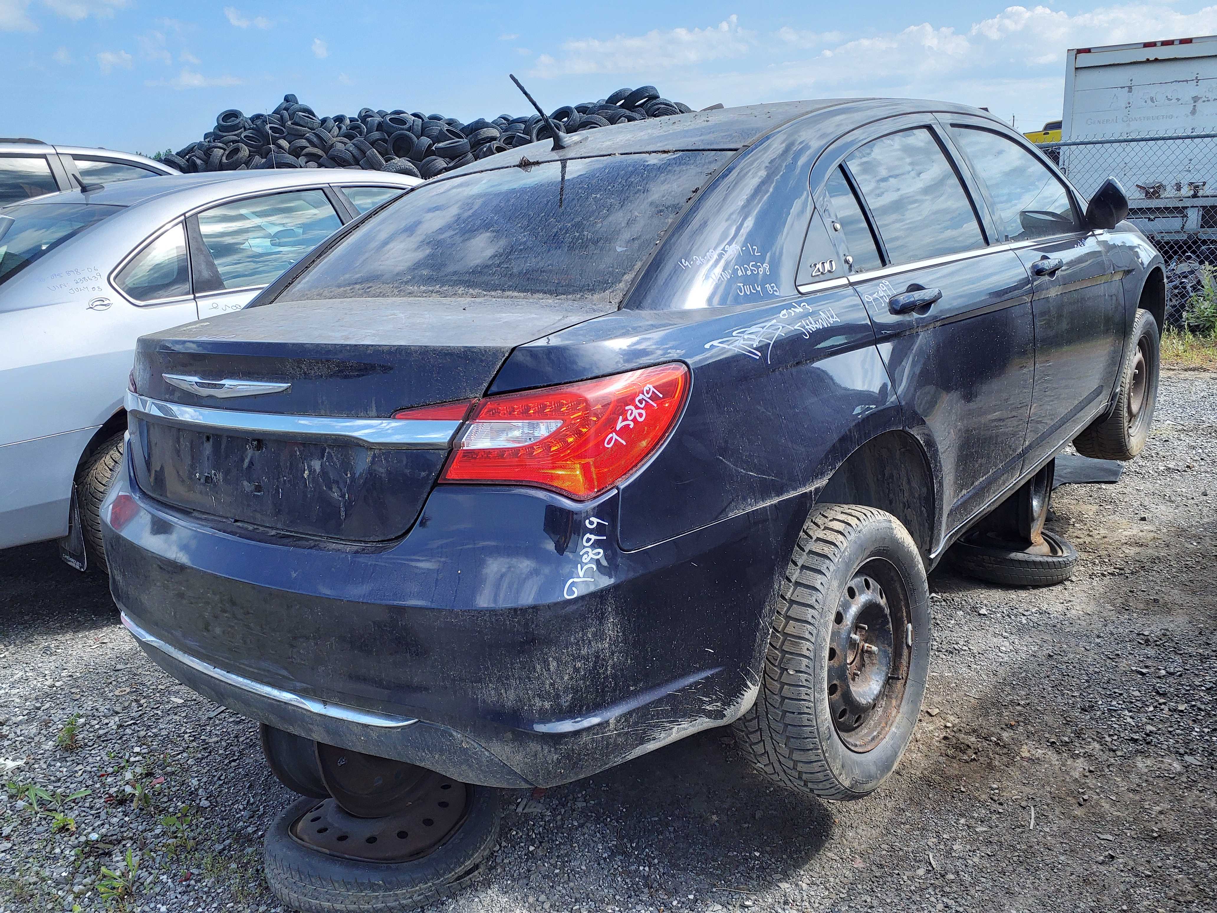 CHRYSLER 200 2012