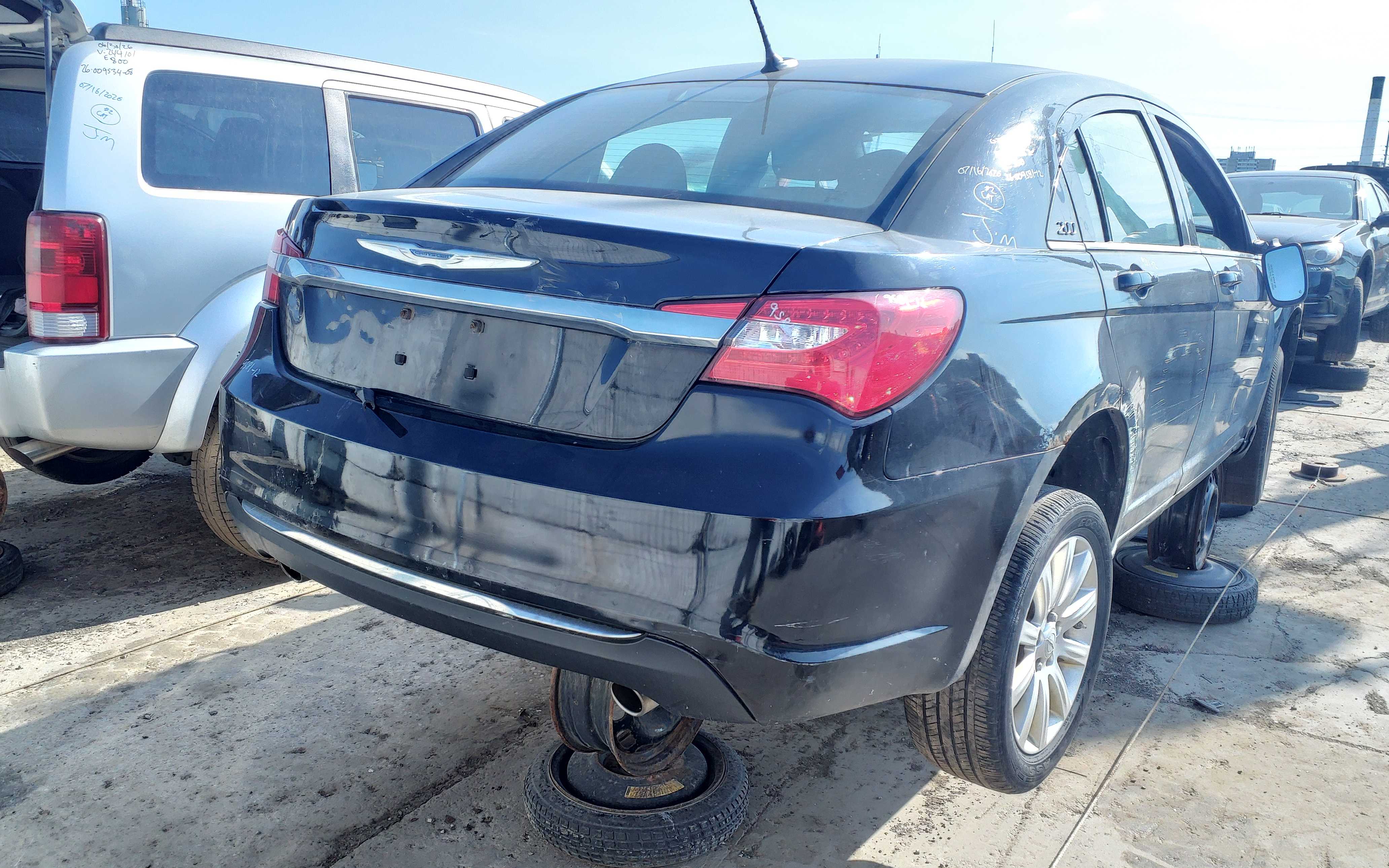 CHRYSLER 200 2012