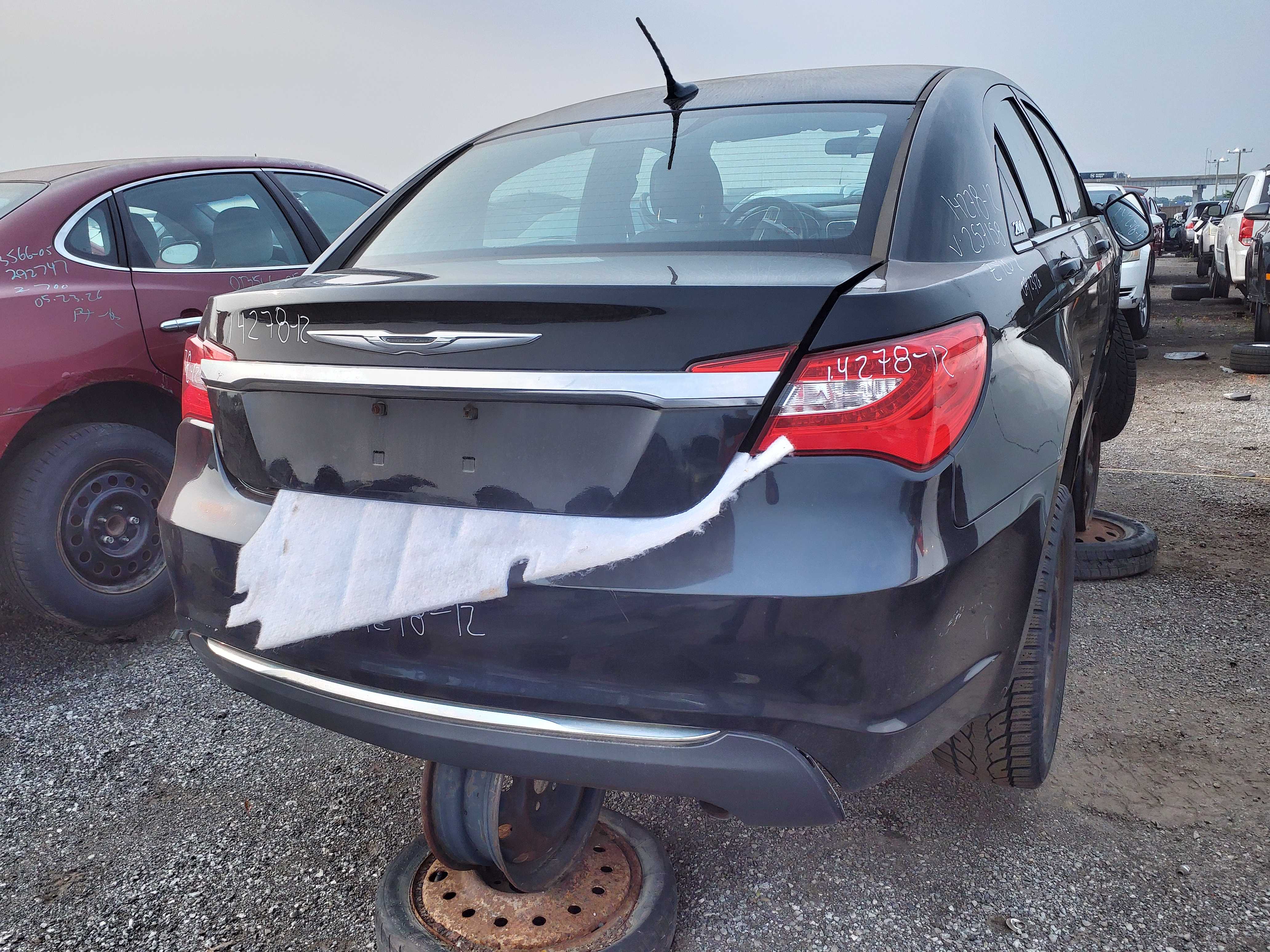 CHRYSLER 200 2012