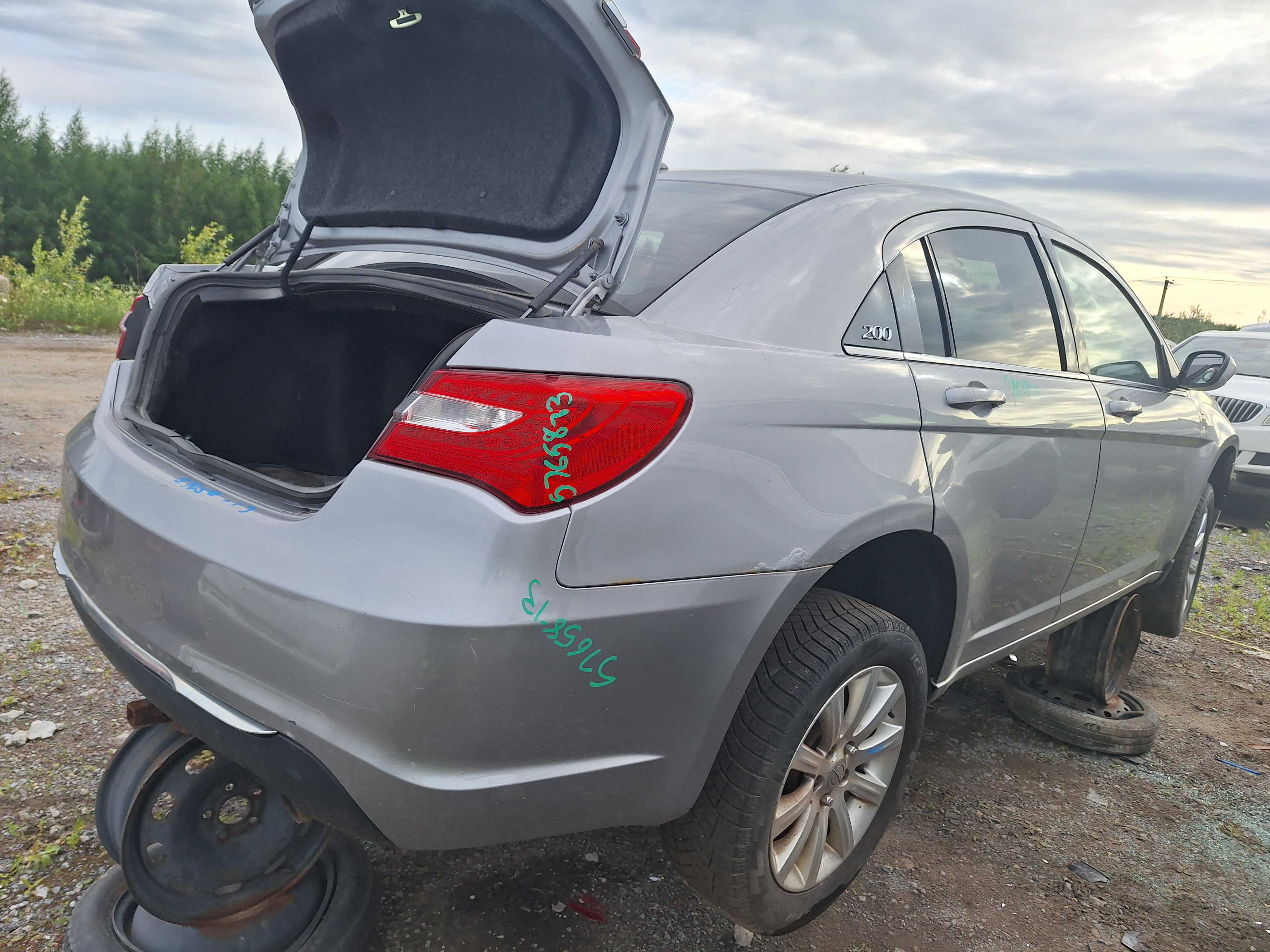 CHRYSLER 200 2013