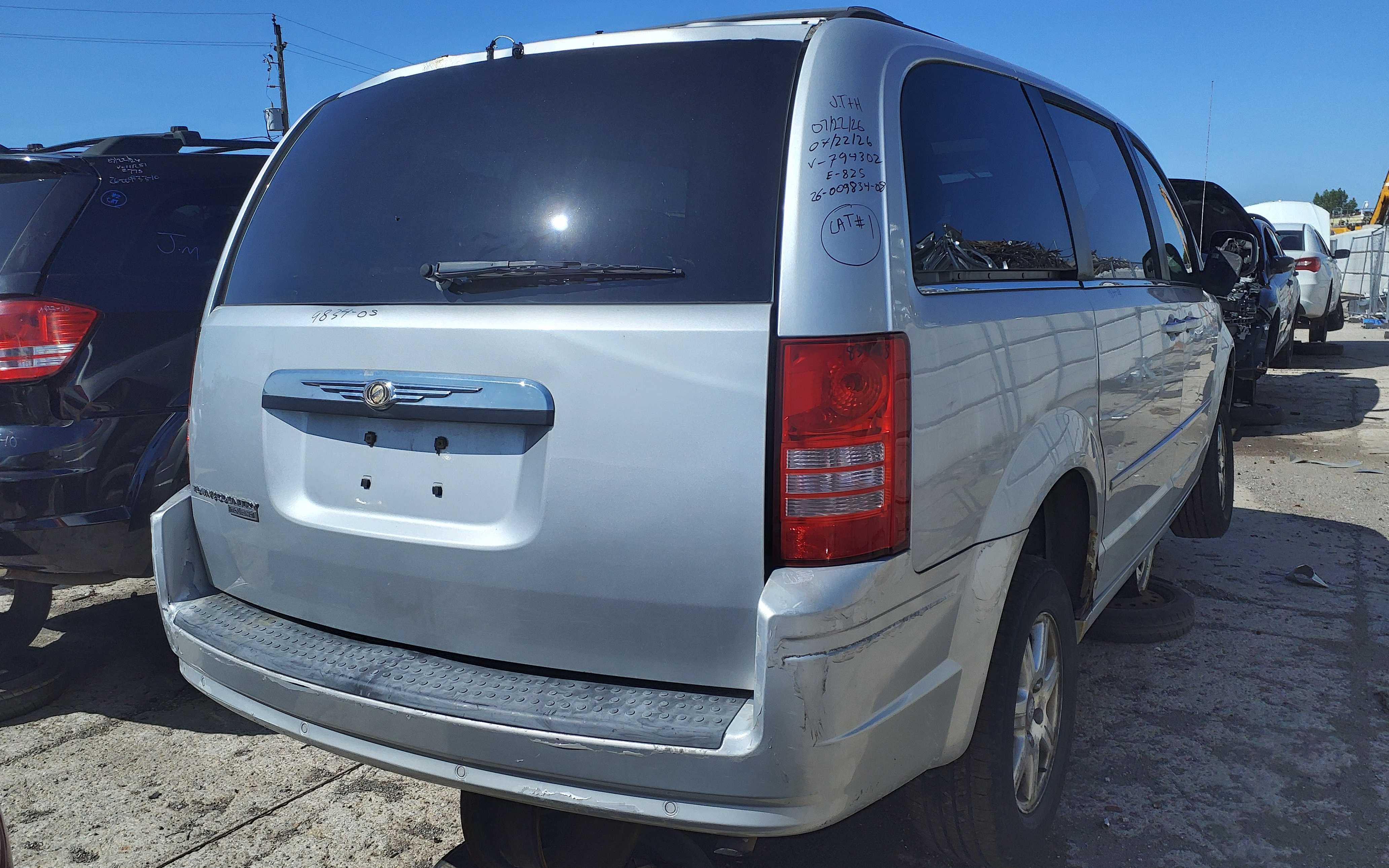 CHRYSLER TOWN &amp; COUNTRY 2008