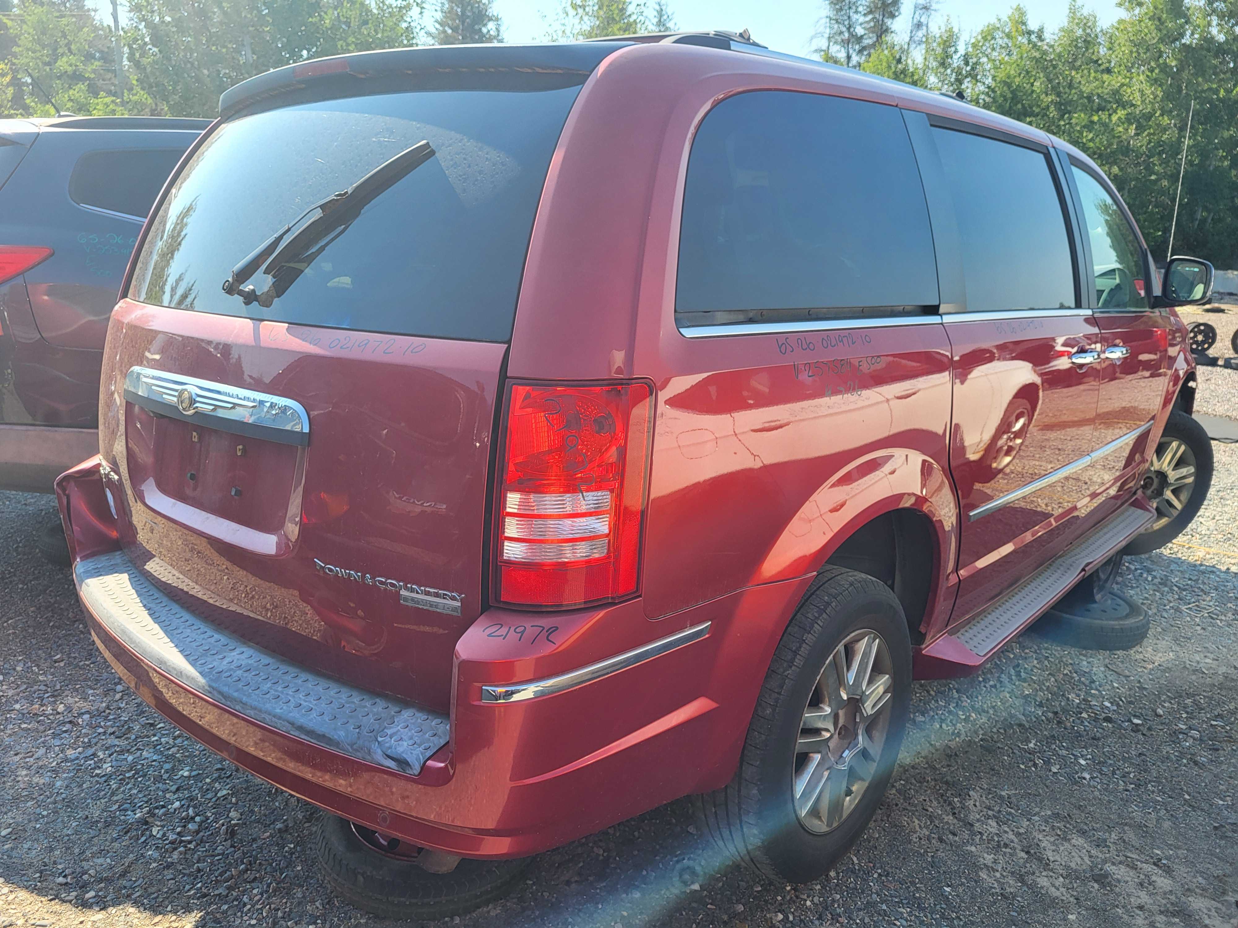 CHRYSLER TOWN &amp; COUNTRY 2010