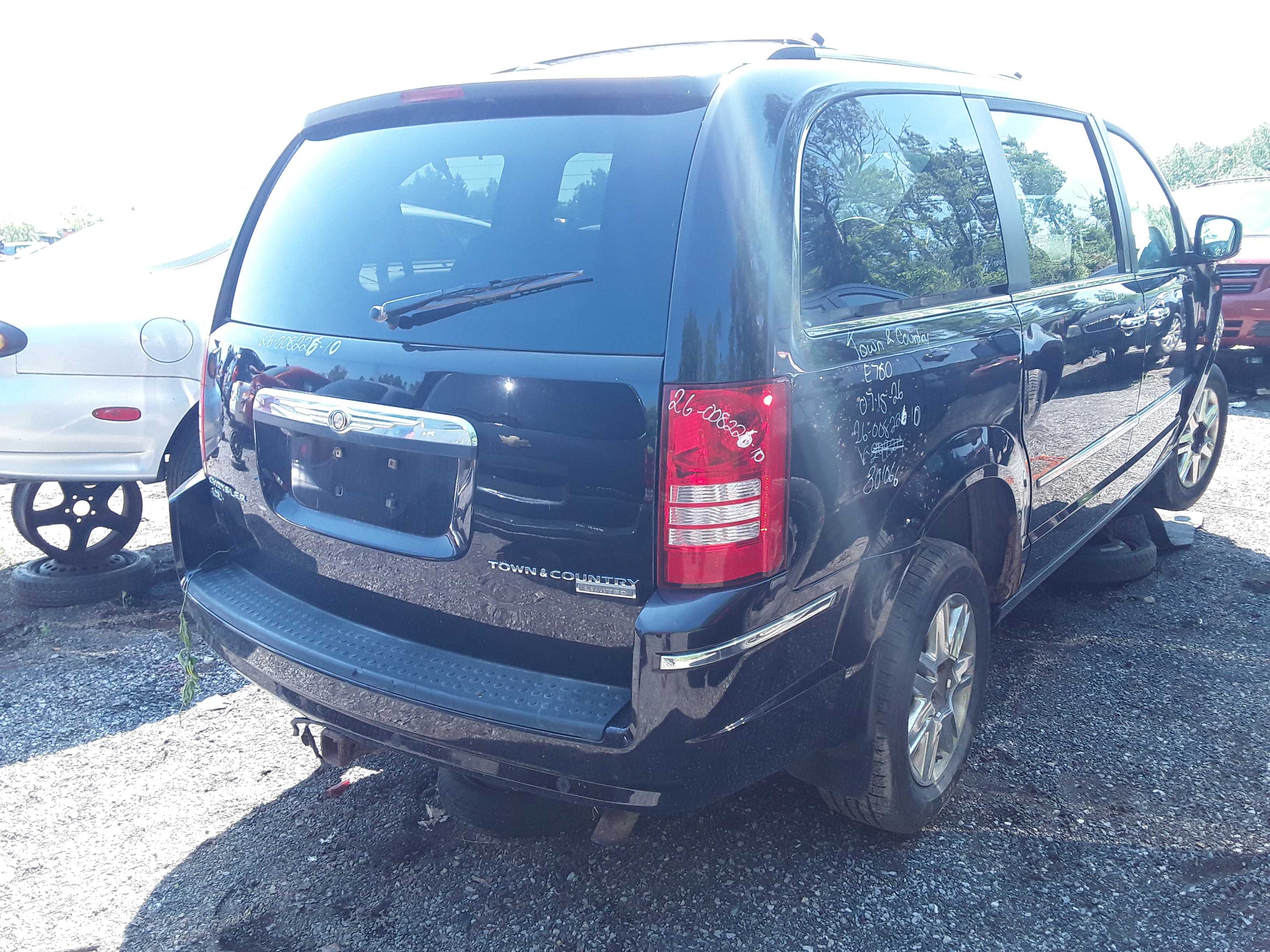 CHRYSLER TOWN &amp; COUNTRY 2010
