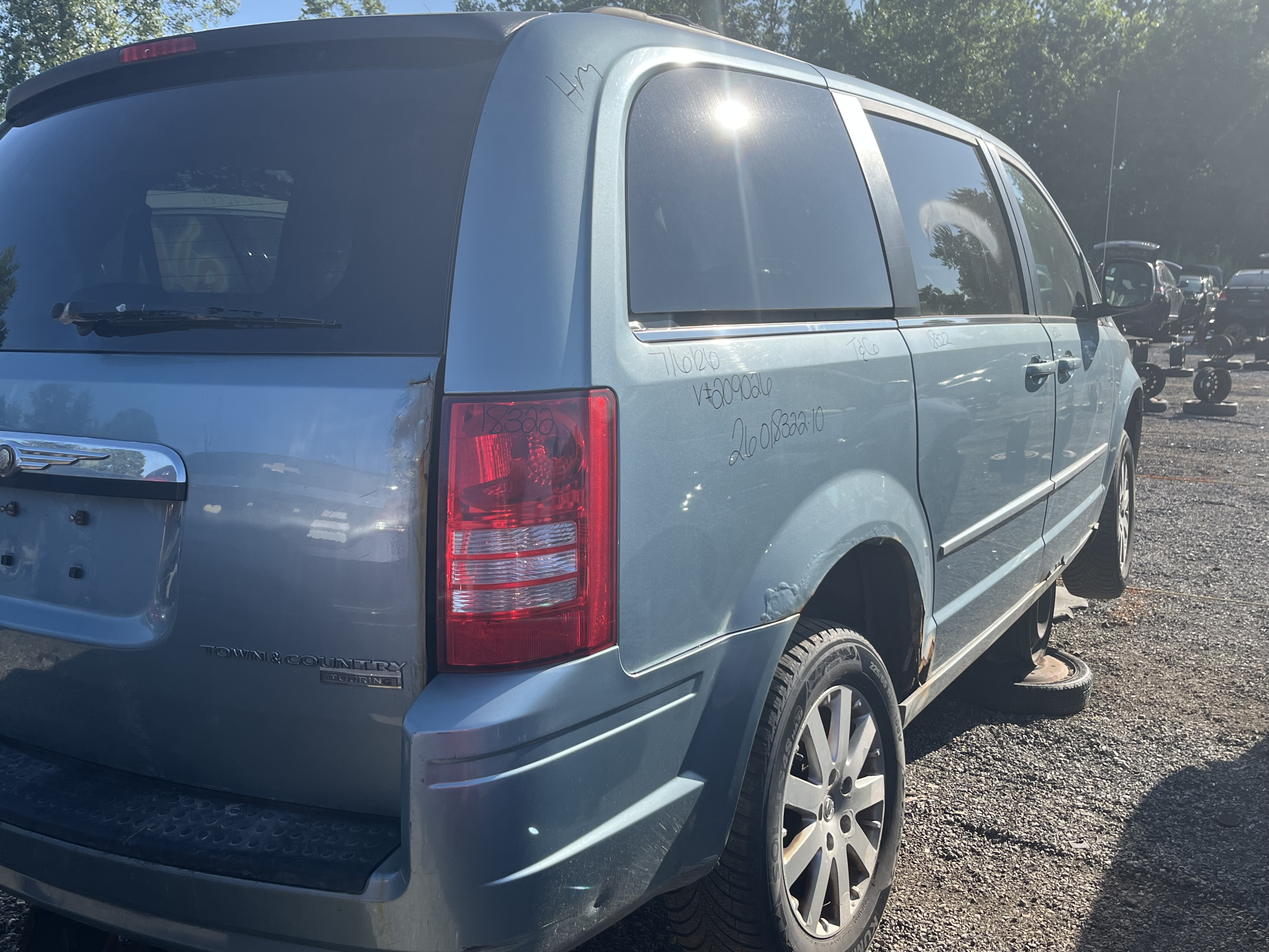 CHRYSLER TOWN &amp; COUNTRY 2010