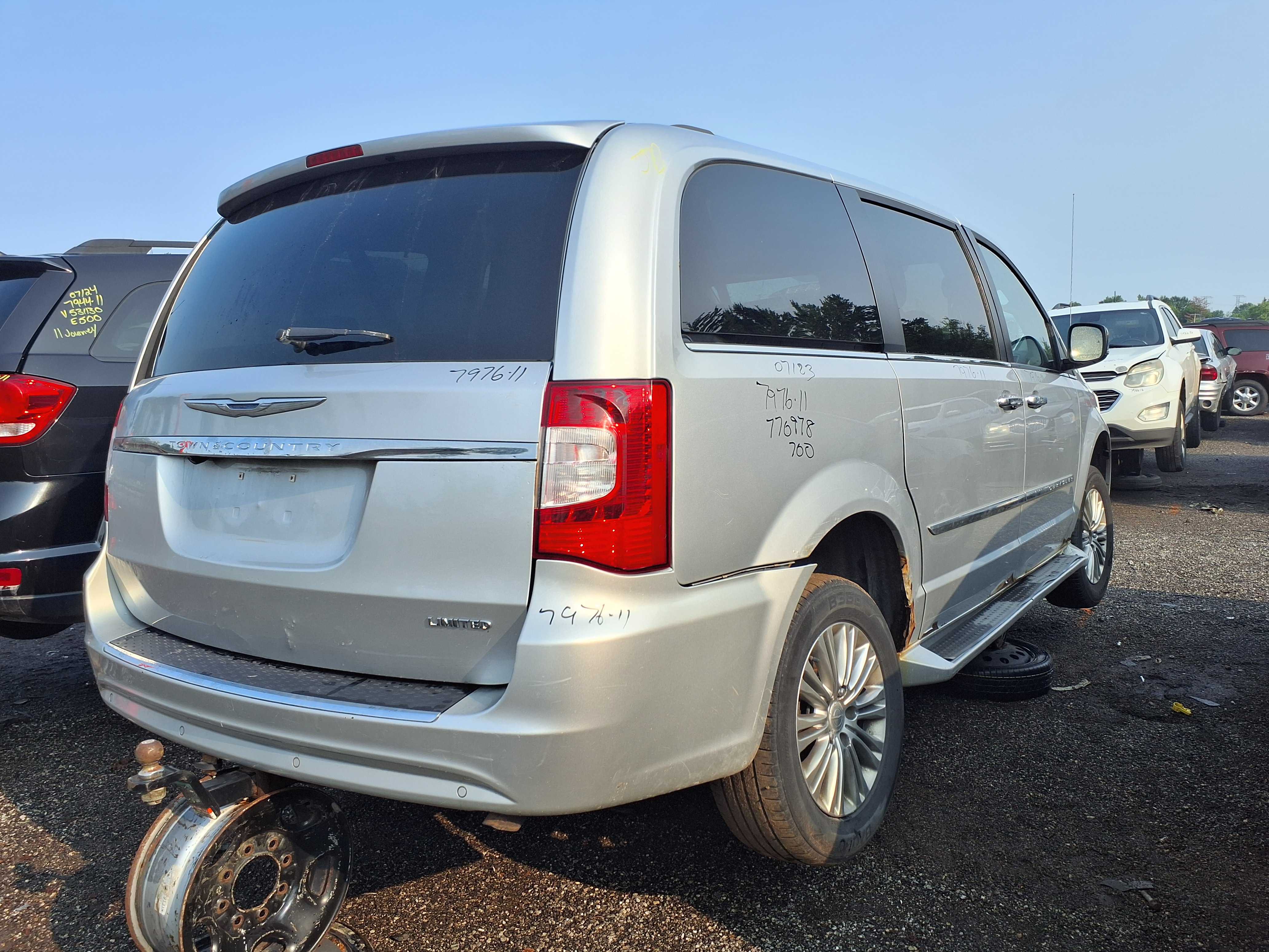 CHRYSLER TOWN &amp; COUNTRY 2011