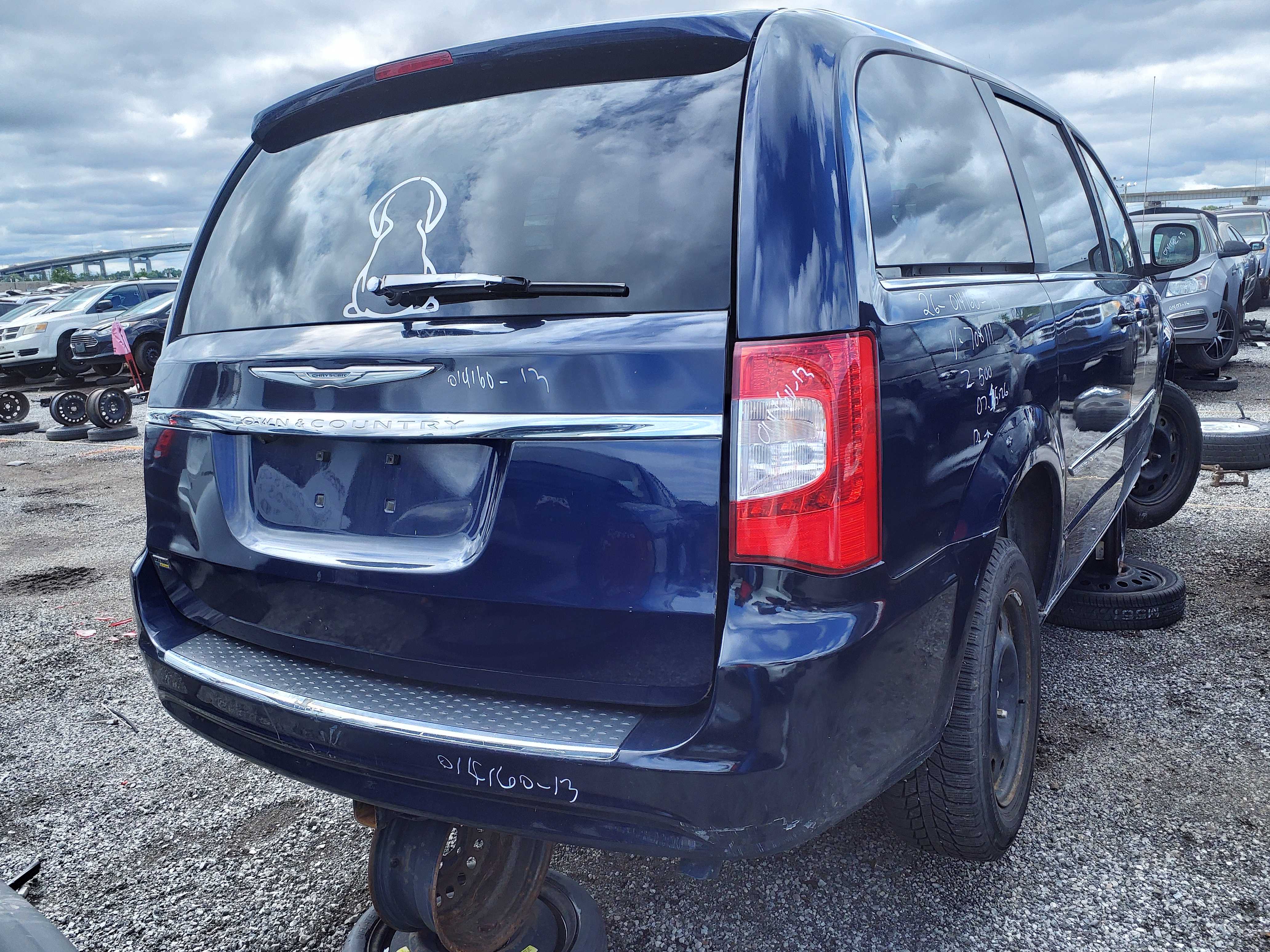 CHRYSLER TOWN &amp; COUNTRY 2013