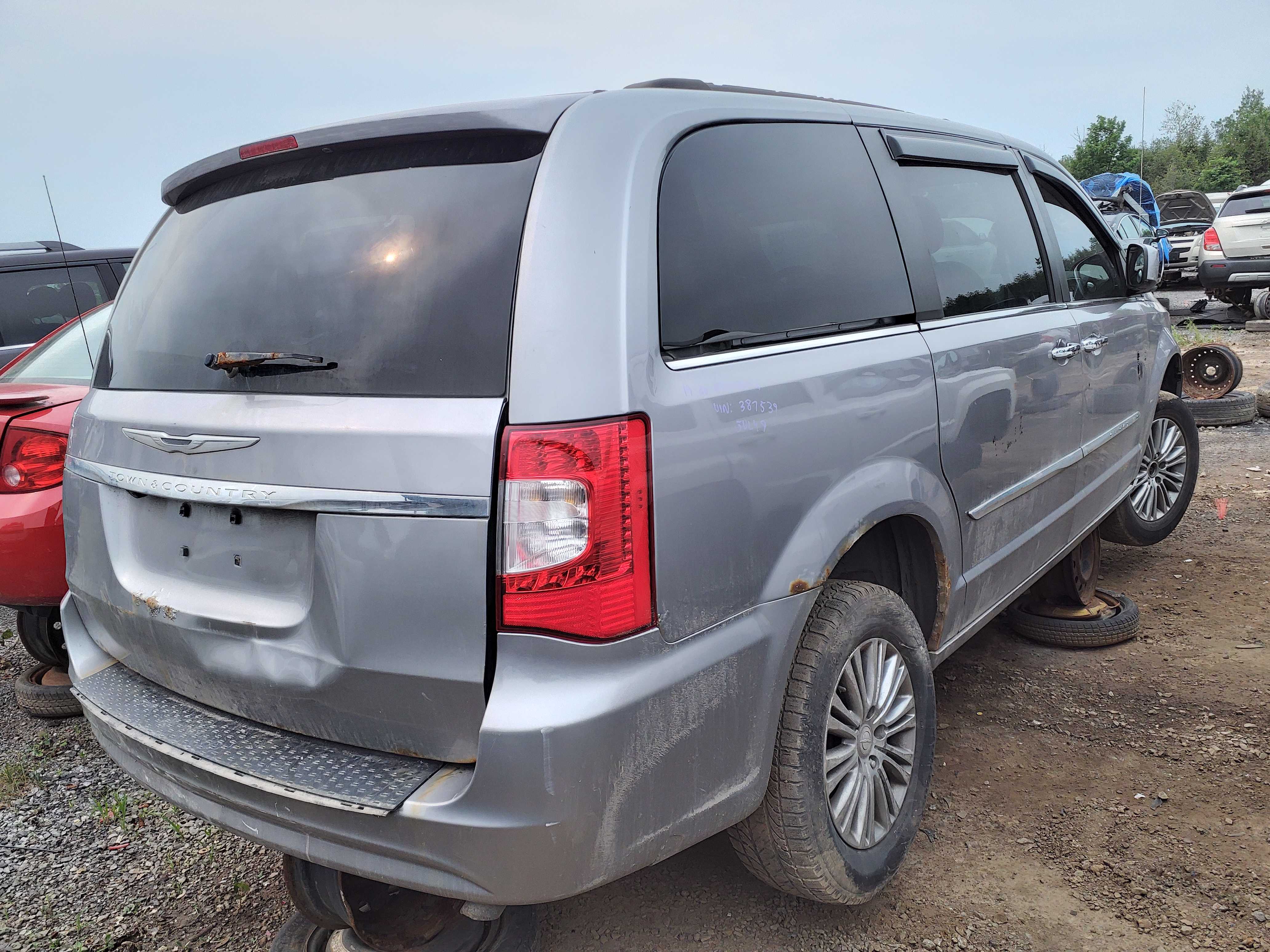 CHRYSLER TOWN &amp; COUNTRY 2014