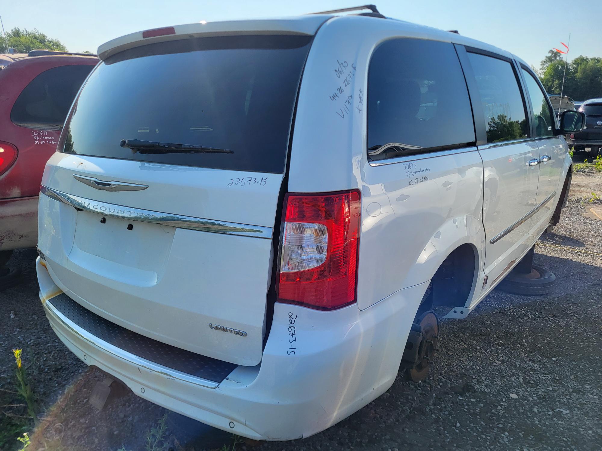 CHRYSLER TOWN &amp; COUNTRY 2015