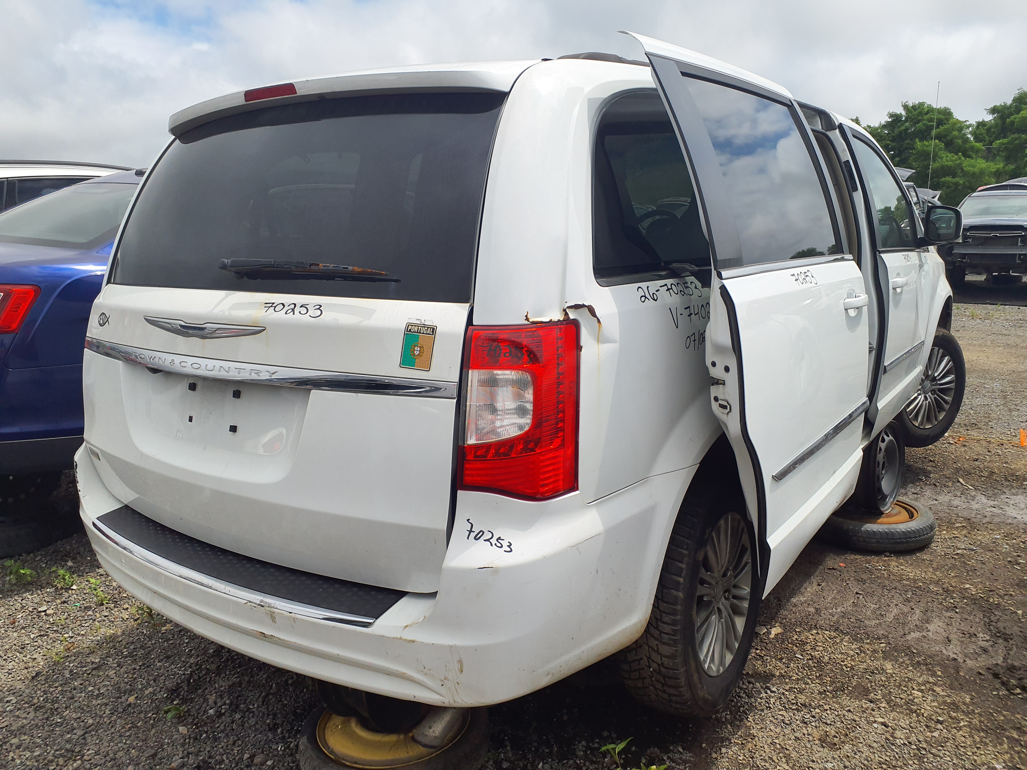 CHRYSLER TOWN &amp; COUNTRY 2015