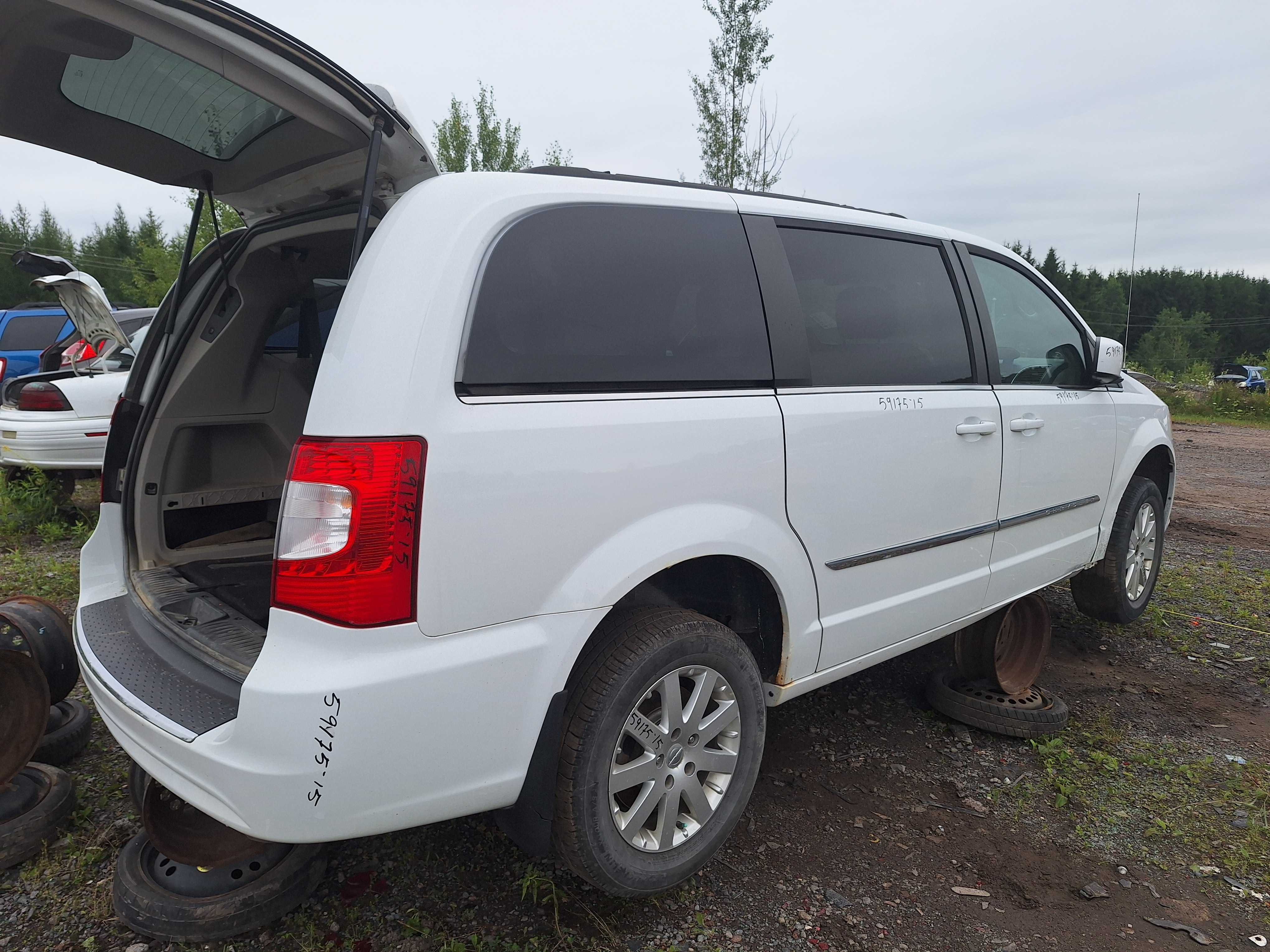 CHRYSLER TOWN &amp; COUNTRY 2015