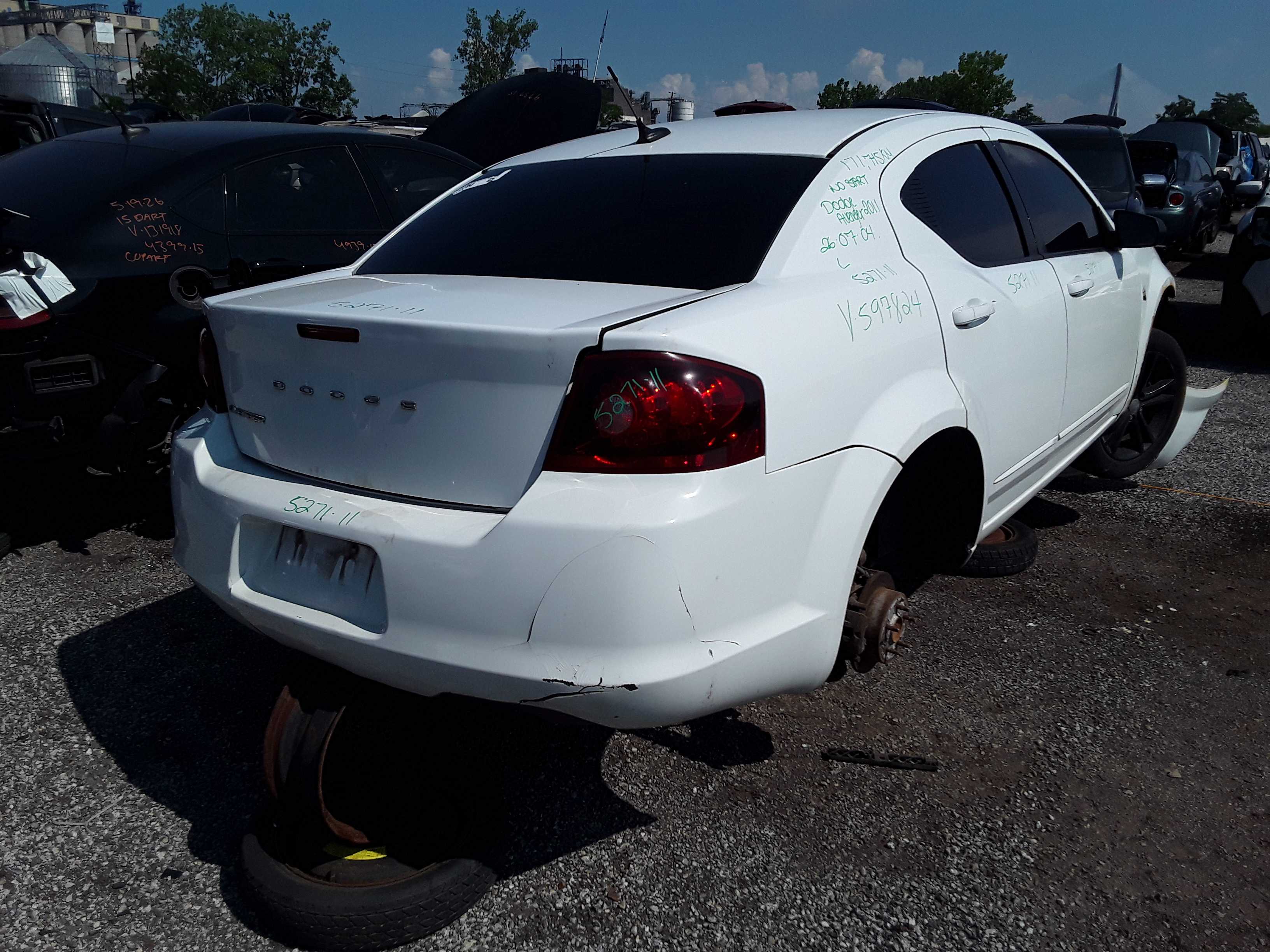 DODGE AVENGER 2011