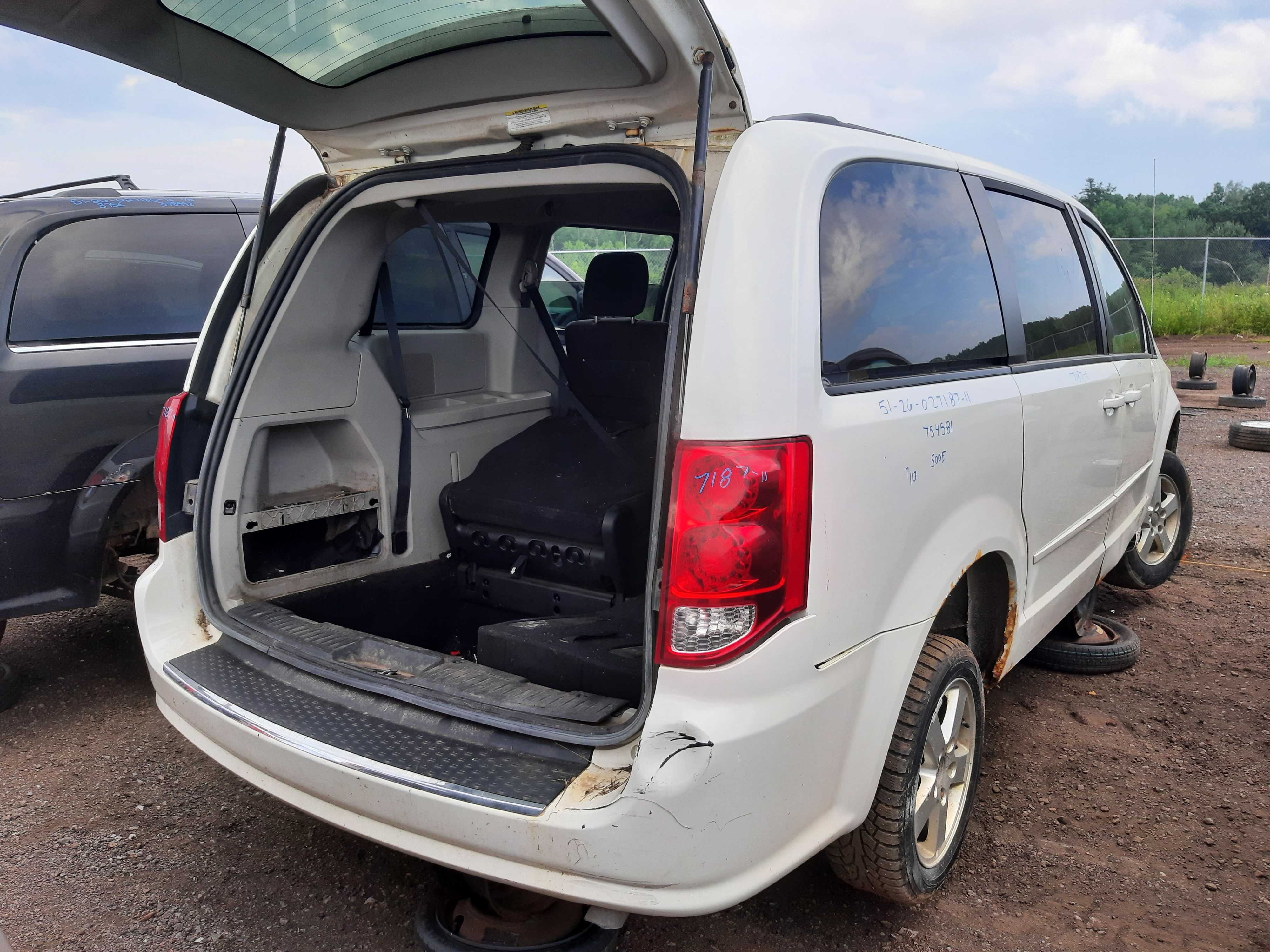 DODGE GRAND CARAVAN 2011