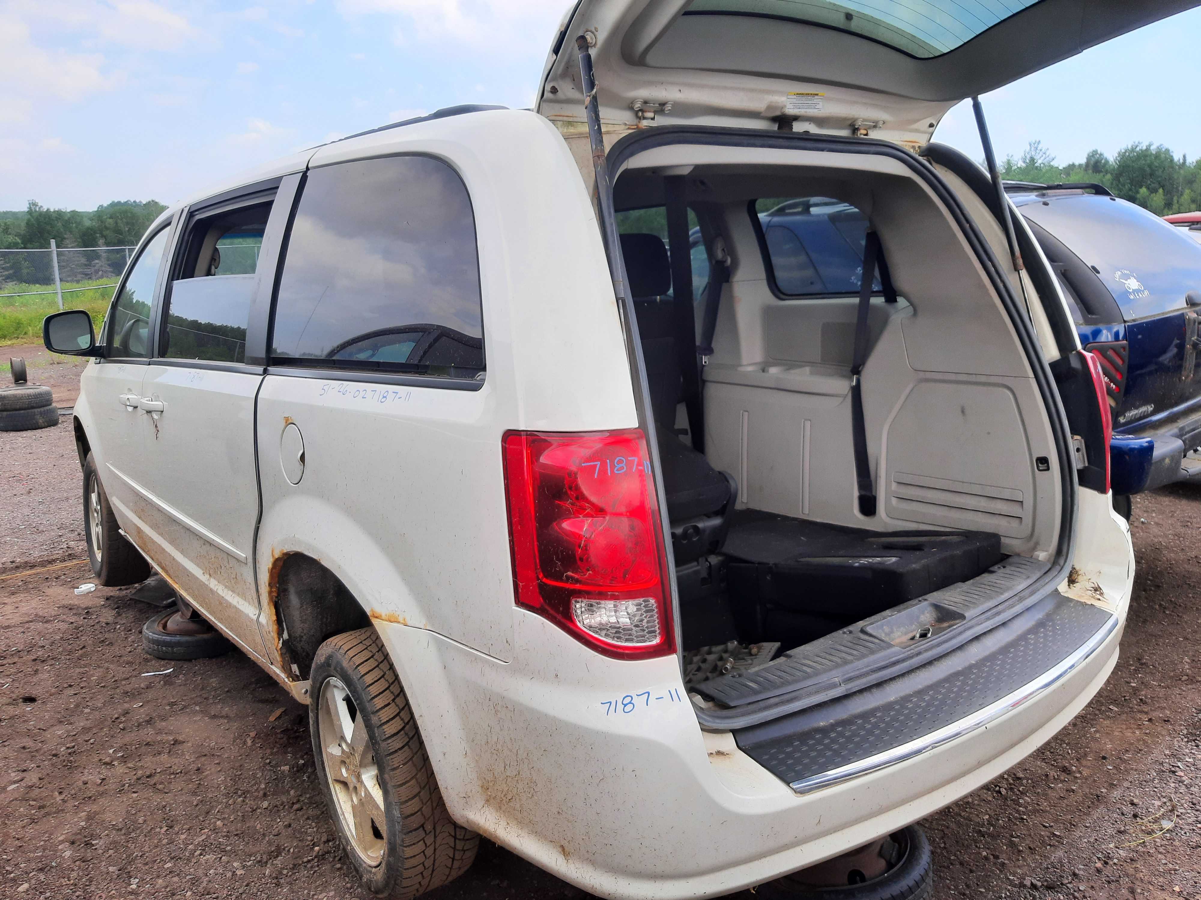 DODGE GRAND CARAVAN 2011