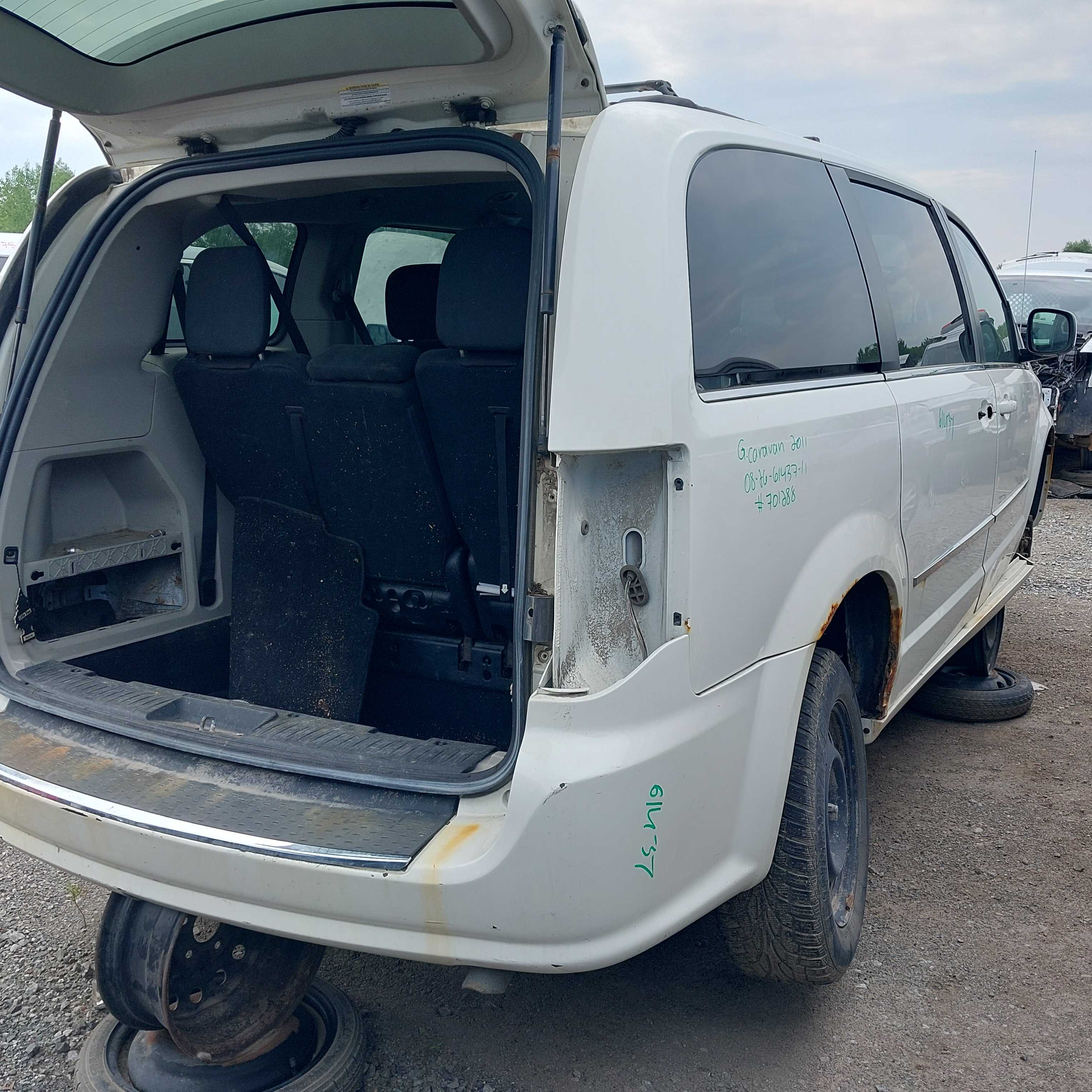 DODGE GRAND CARAVAN 2011