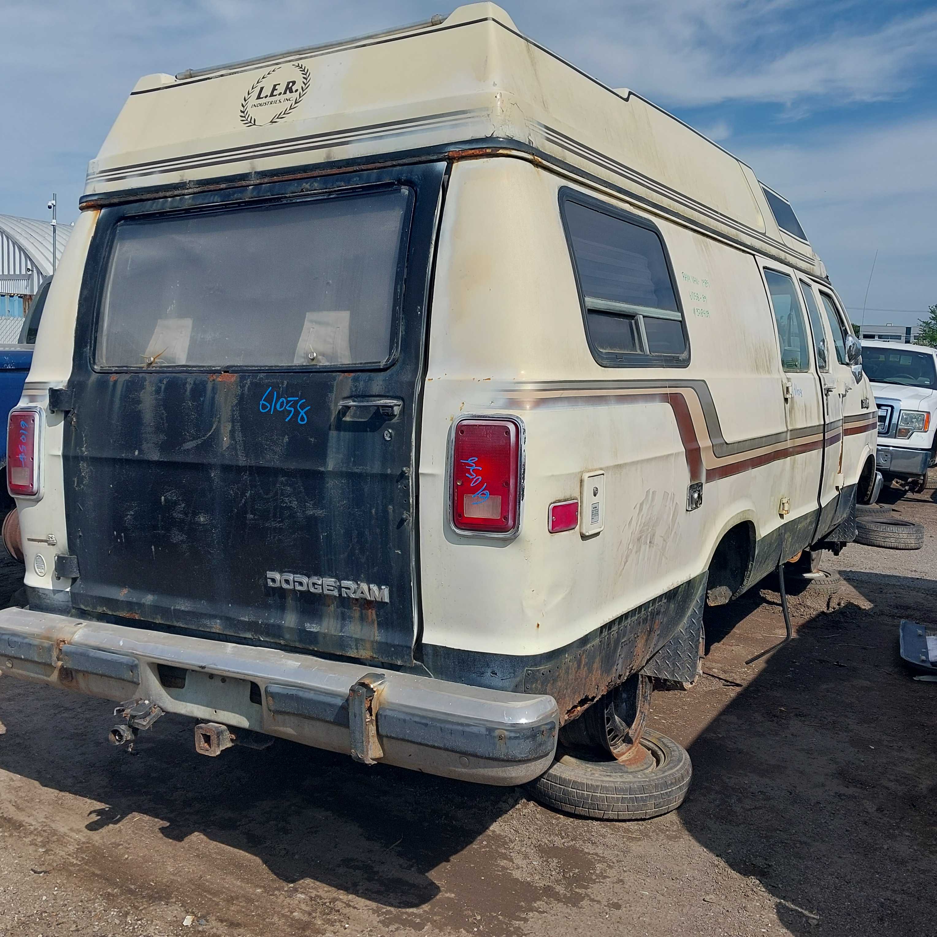 DODGE RAM VAN 1989