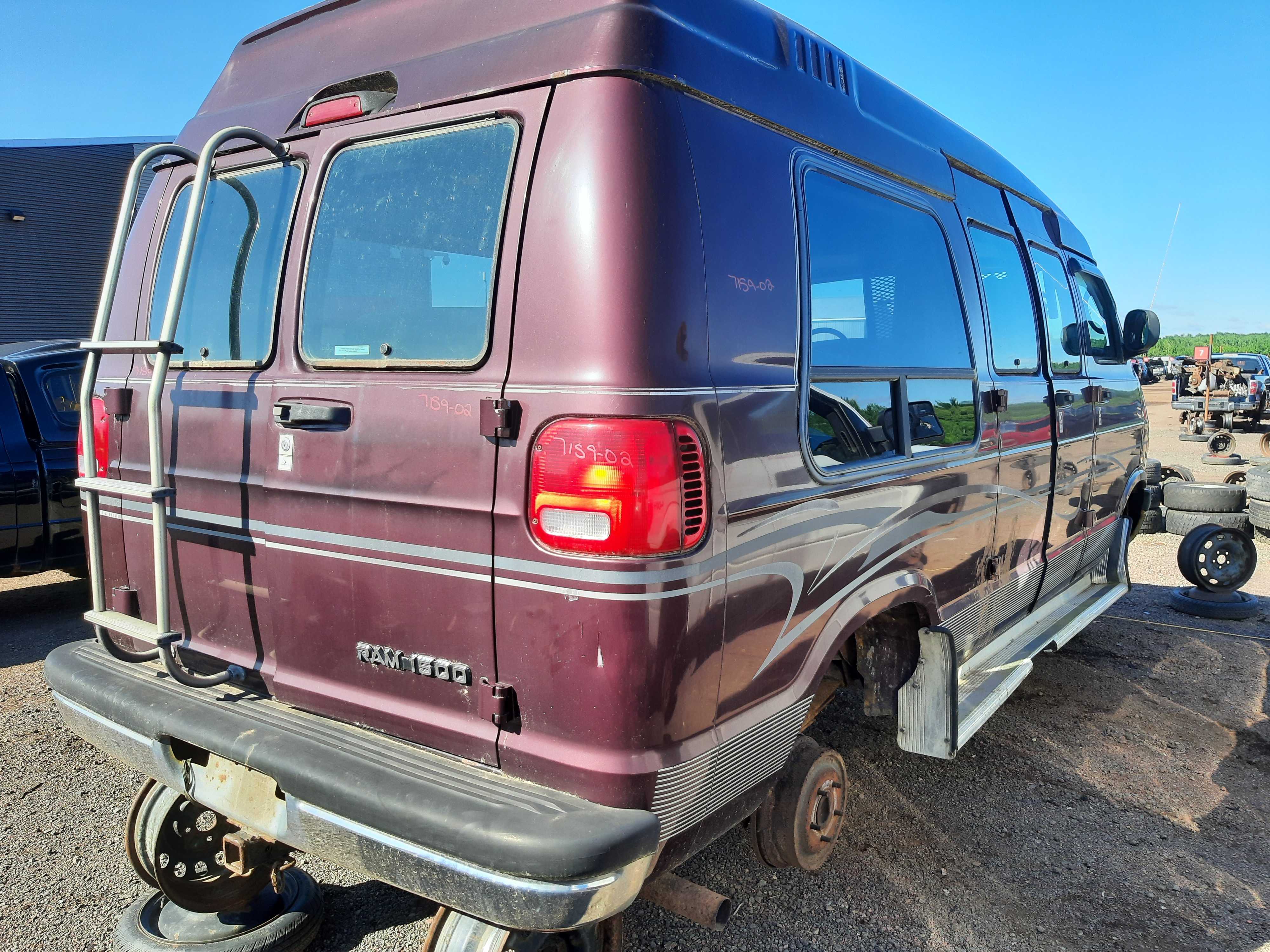 DODGE RAM VAN 2002