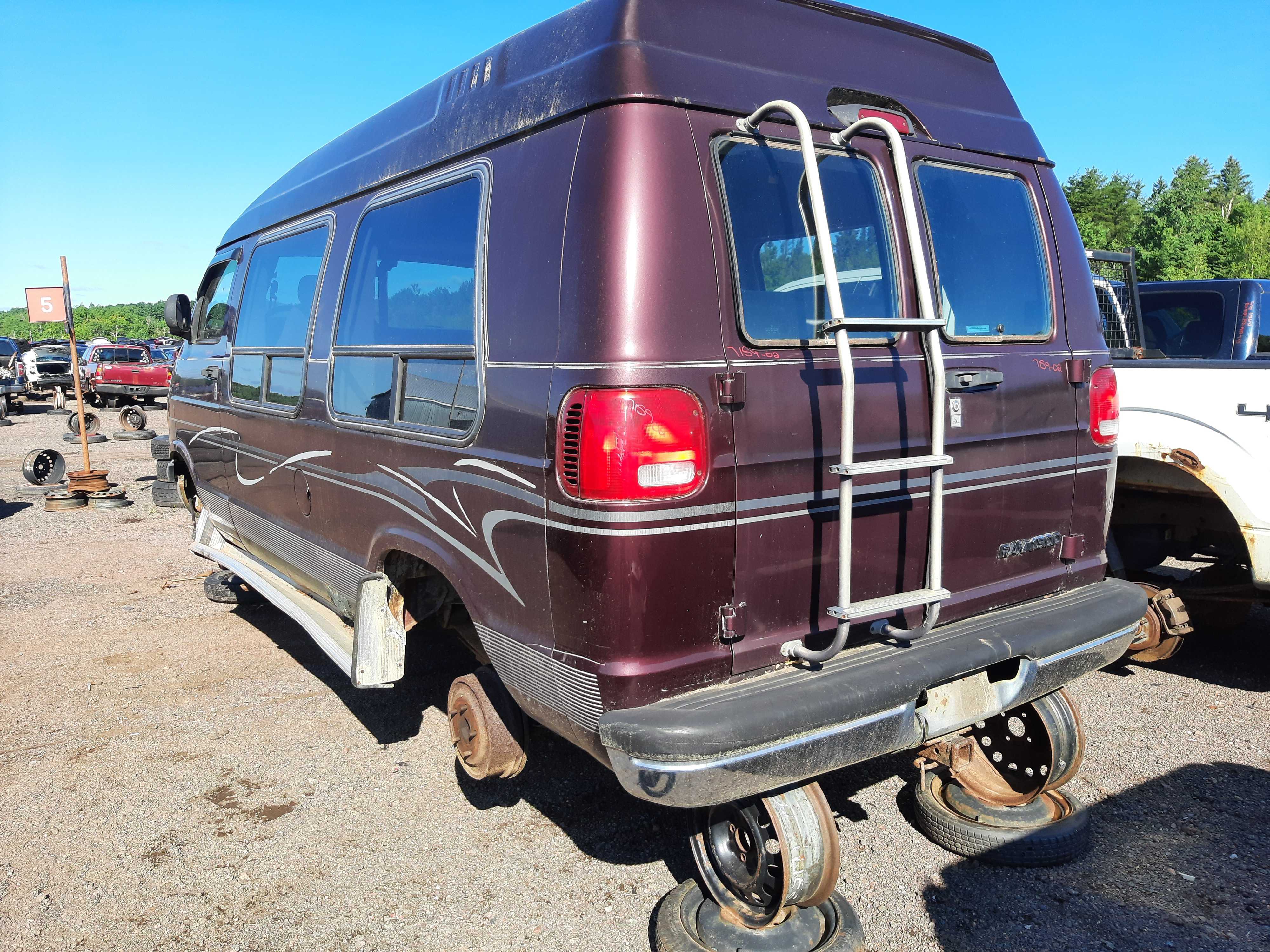DODGE RAM VAN 2002
