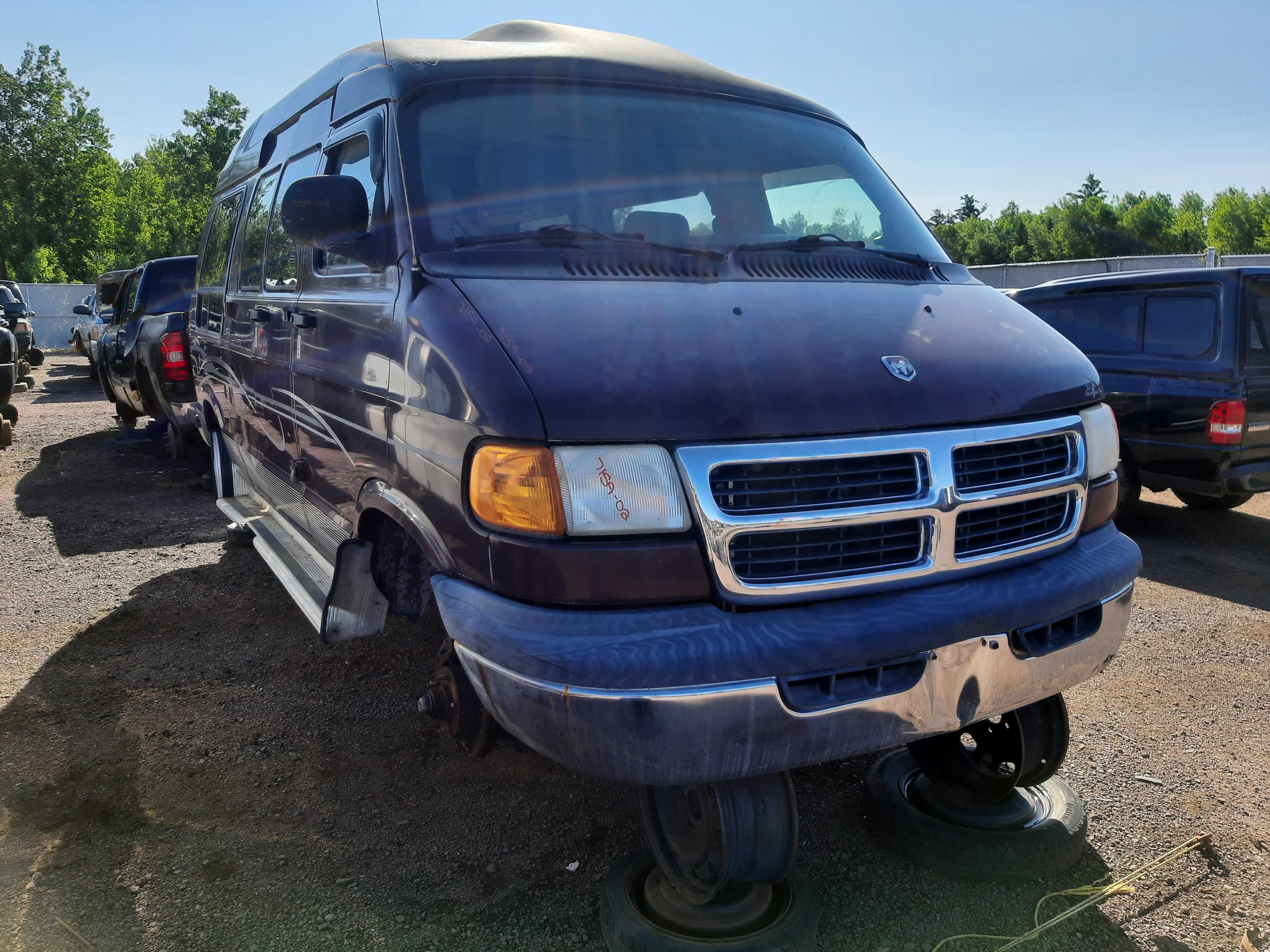 DODGE RAM VAN 2002