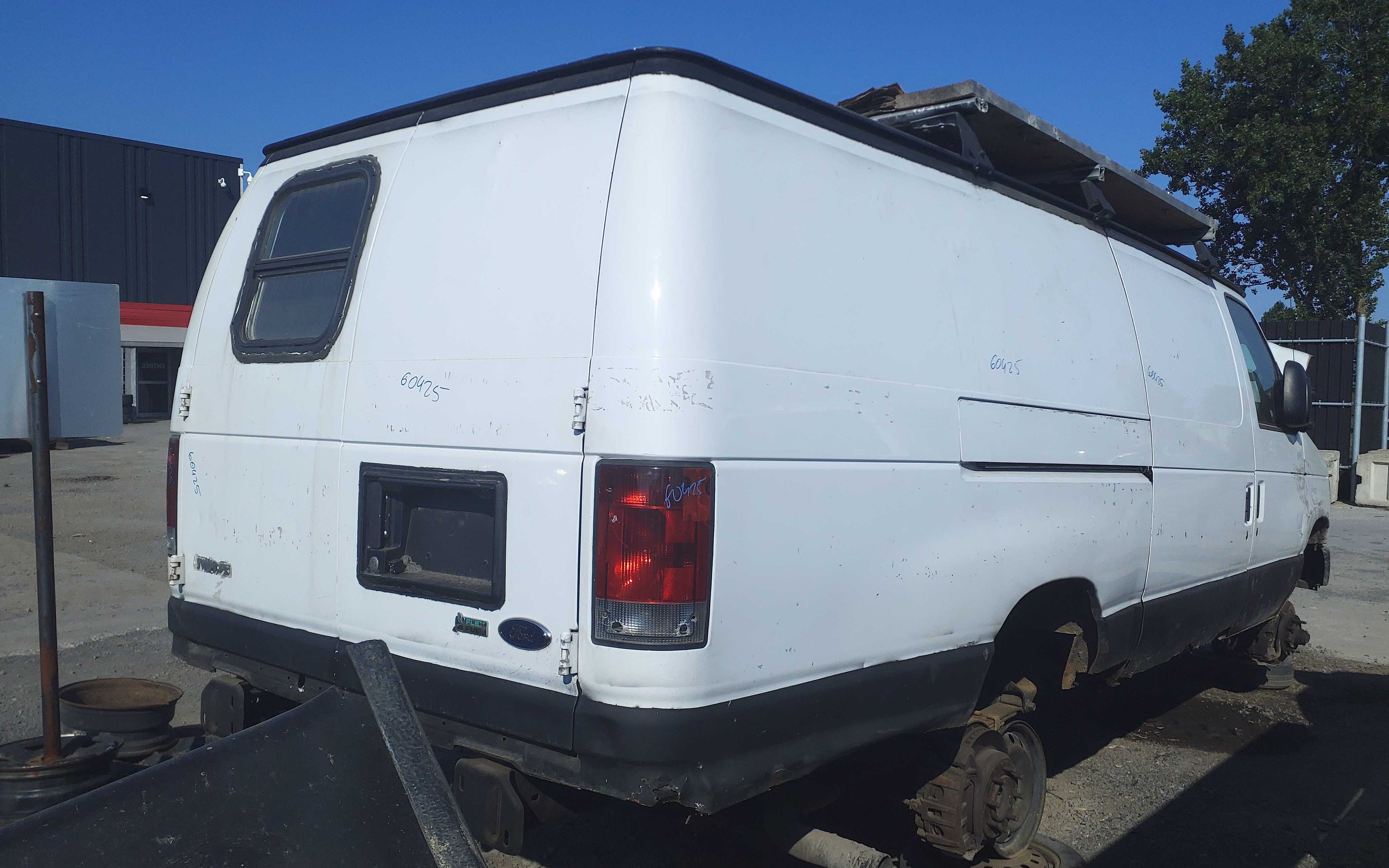 FORD ECONOLINE 2010