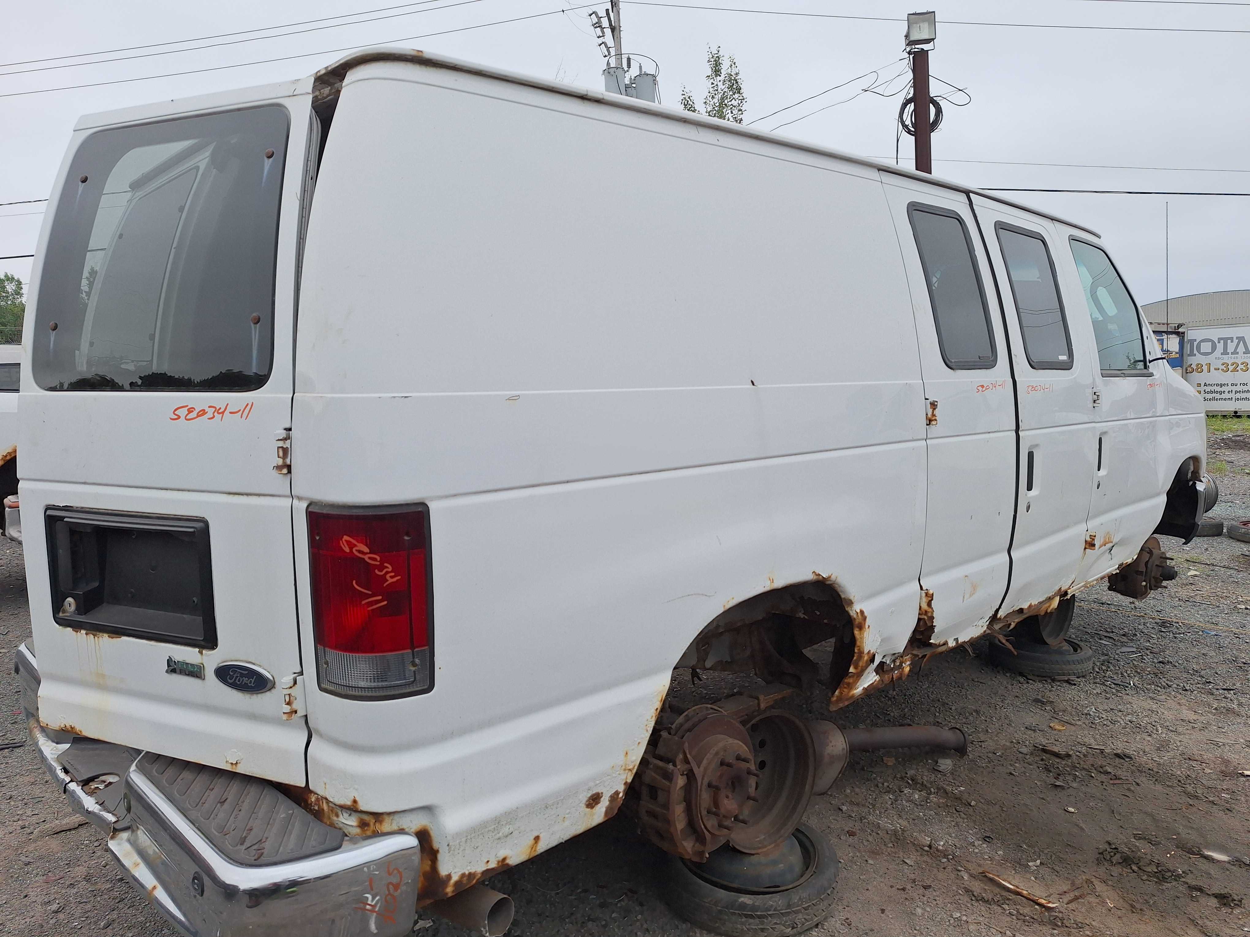 FORD ECONOLINE 2011