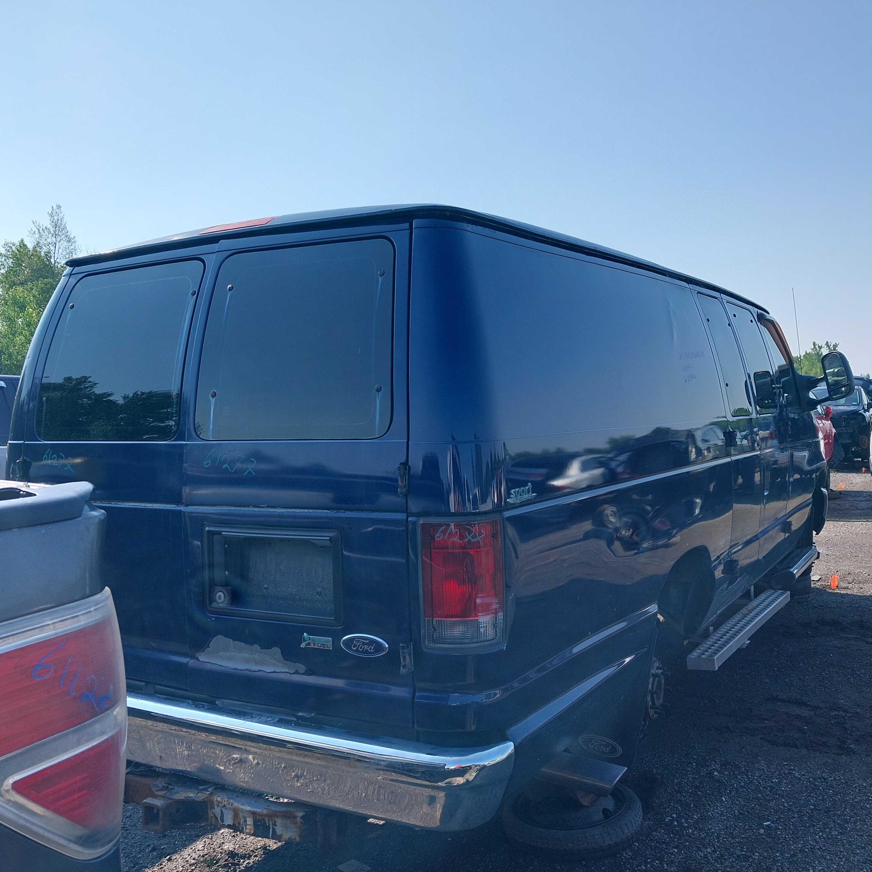 FORD ECONOLINE 2011