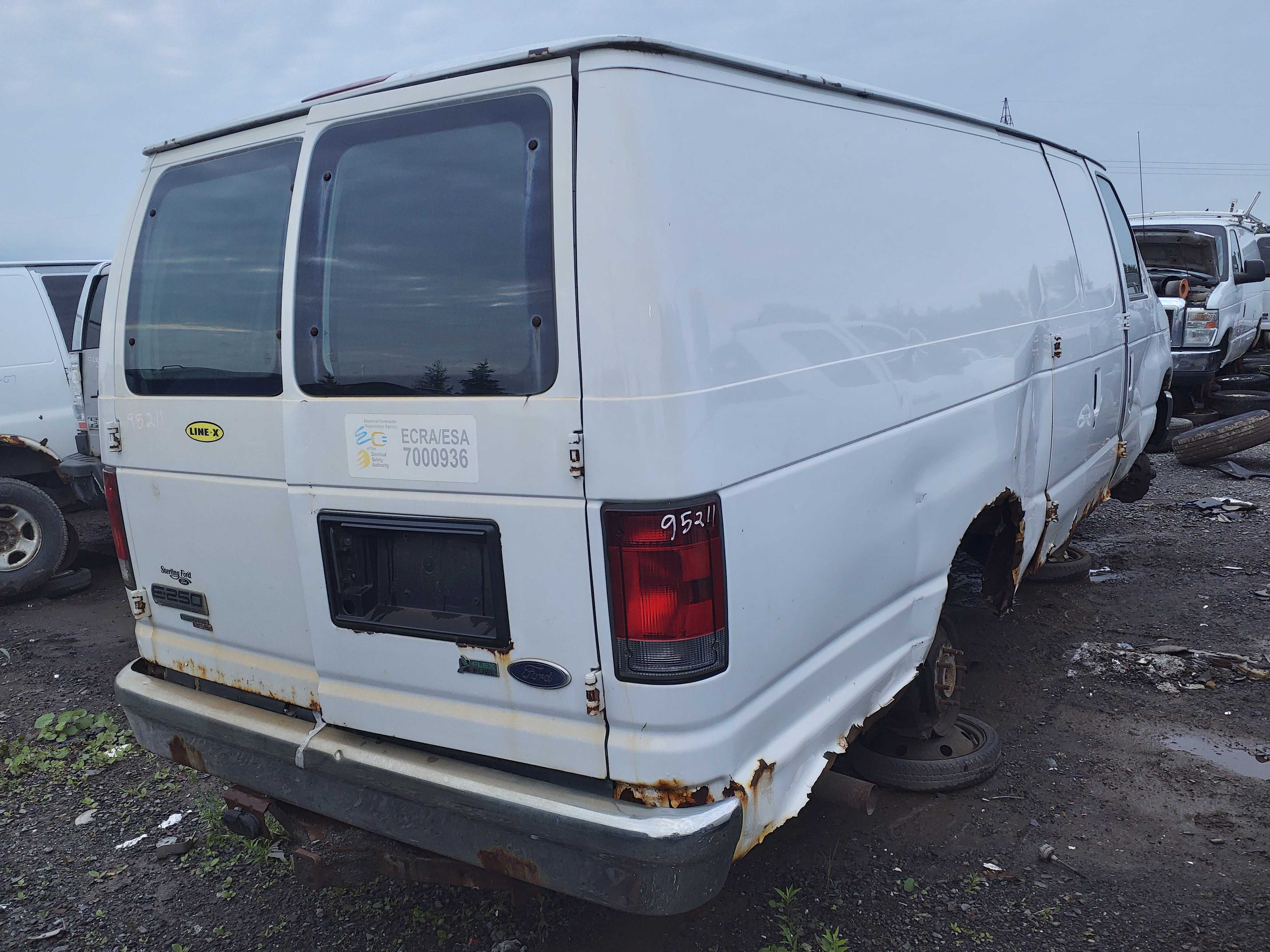 FORD ECONOLINE 2011