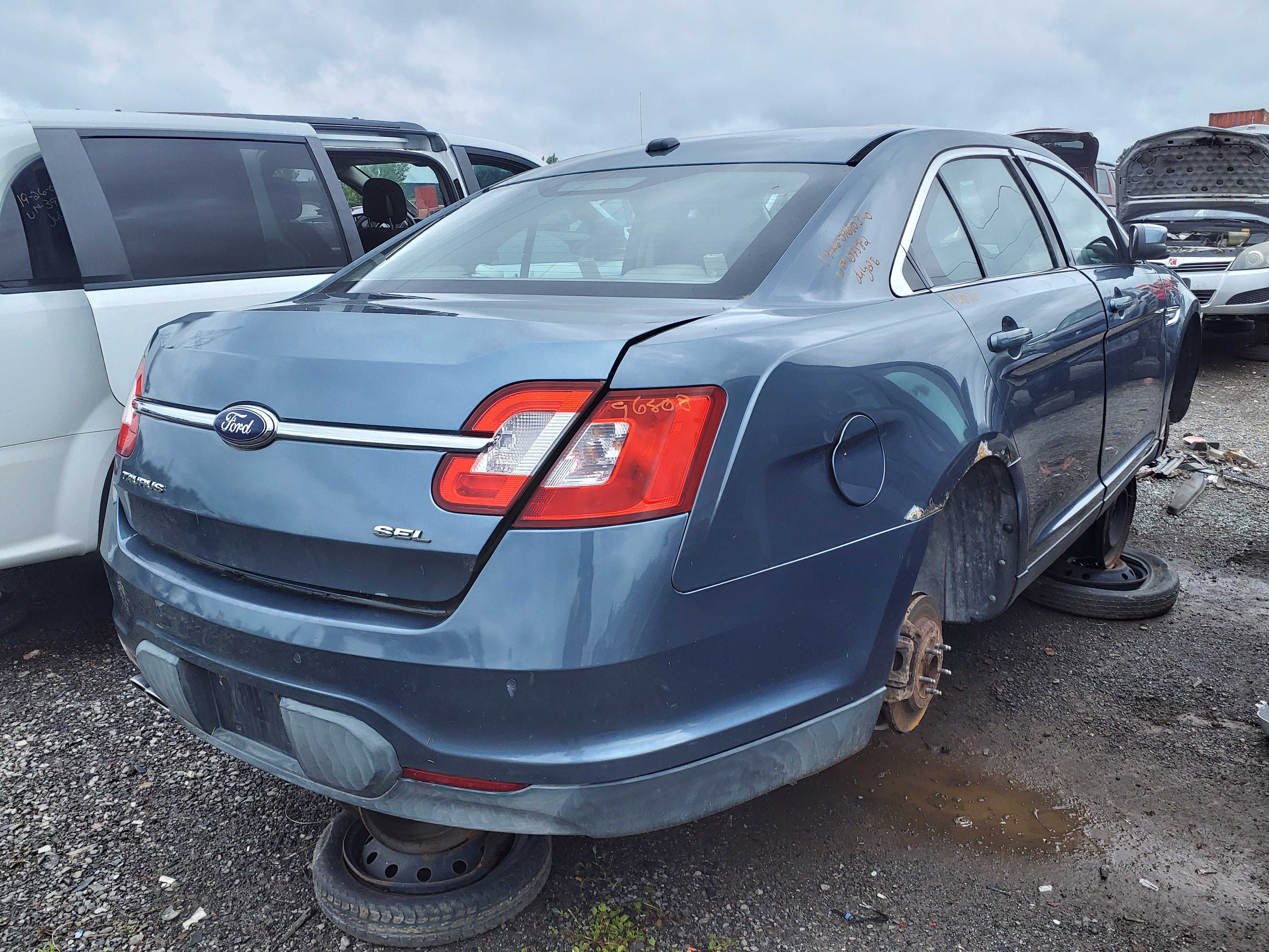 FORD TAURUS 2010