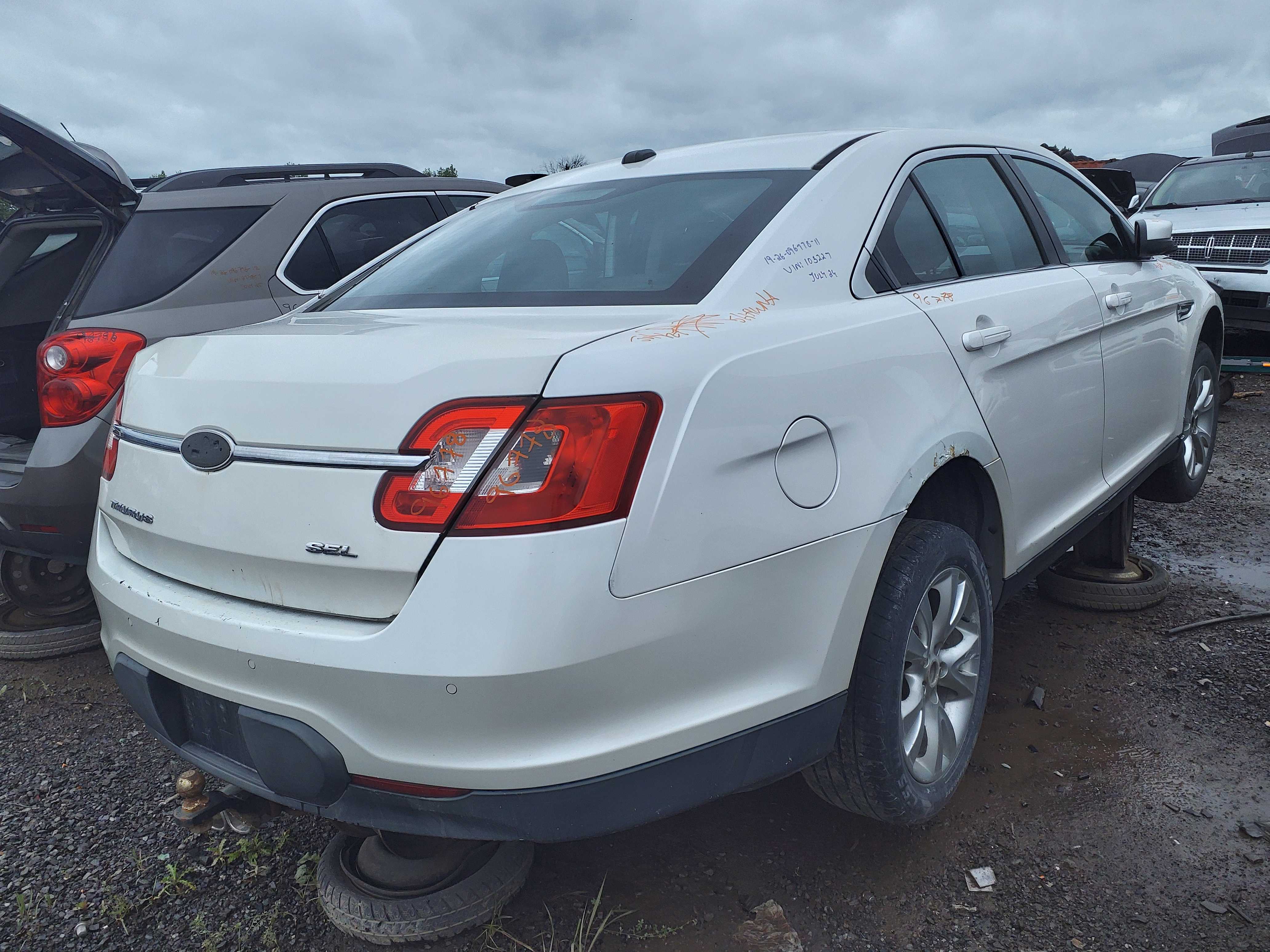 FORD TAURUS 2011