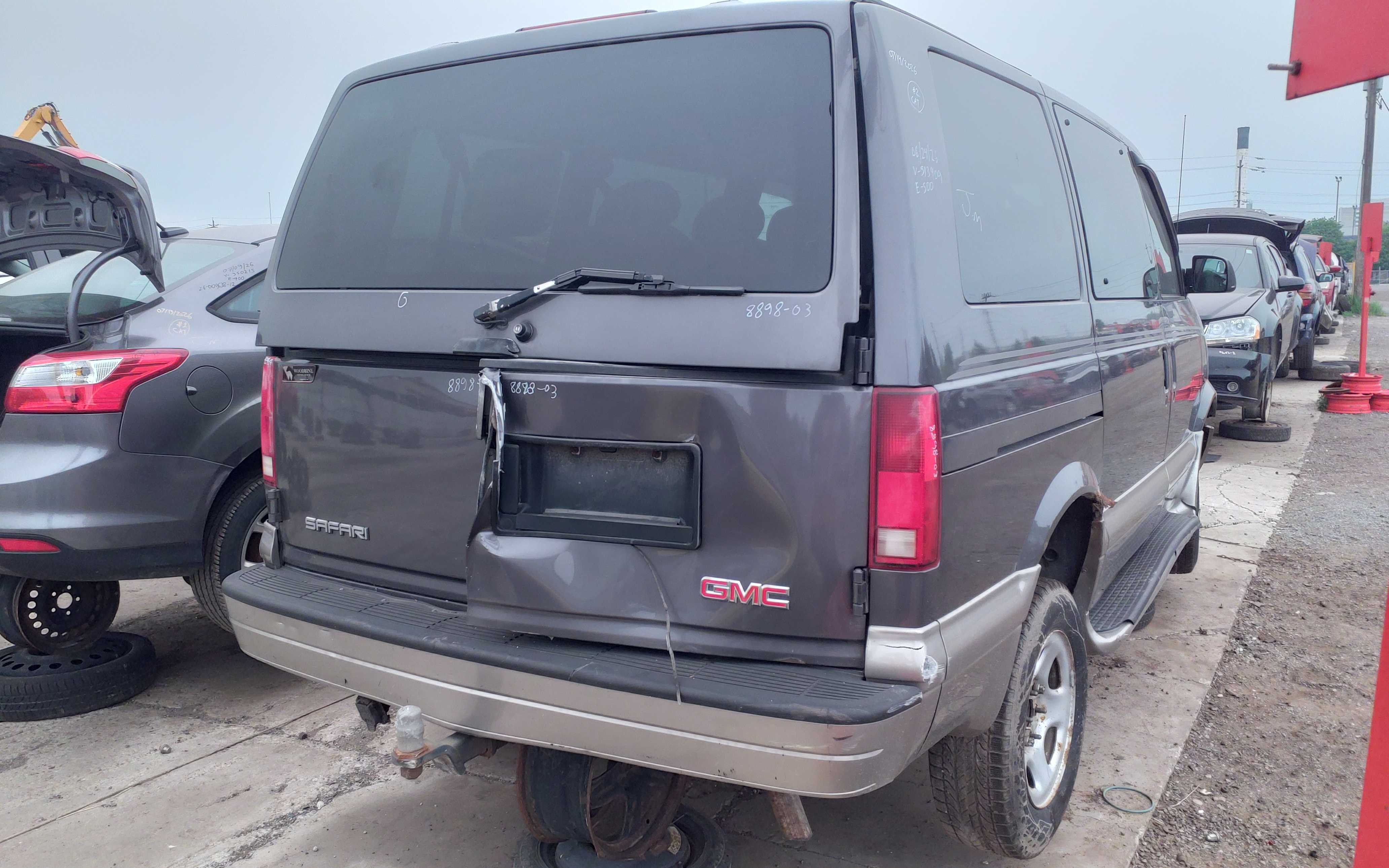 GMC SAFARI 2003