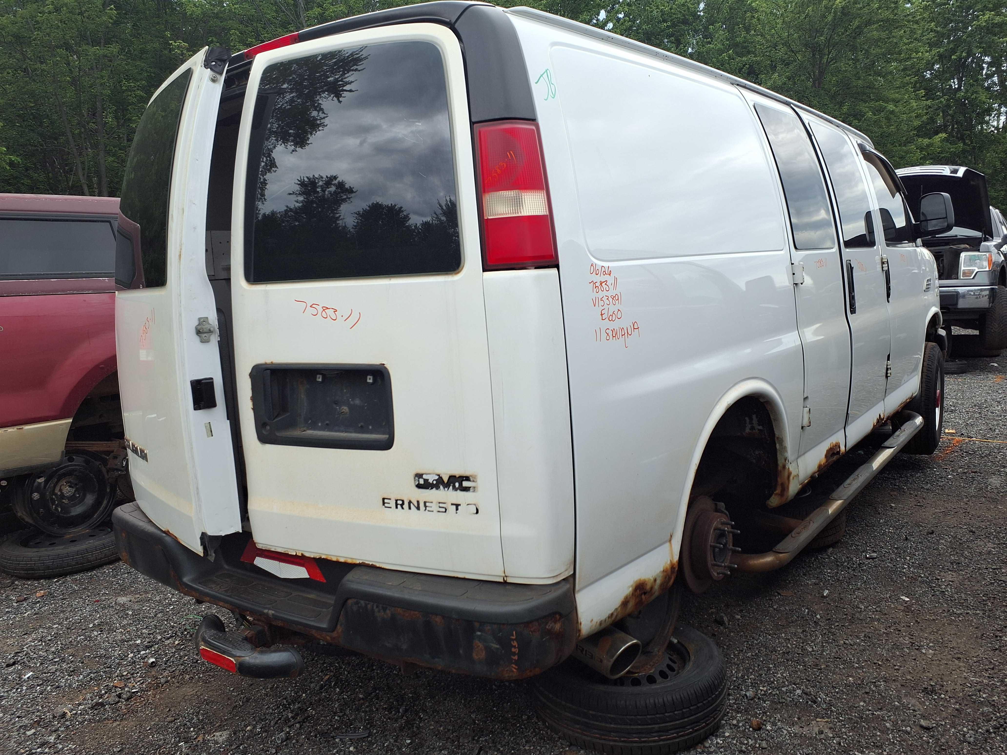 GMC SAVANA CARGO 2011